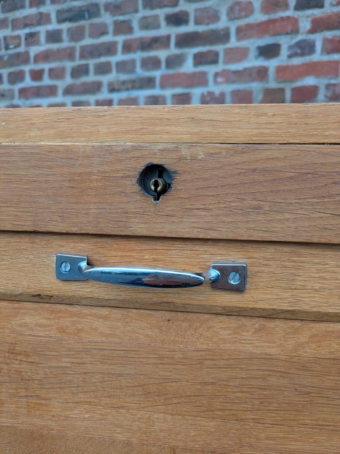 Curtain-top filing cabinet