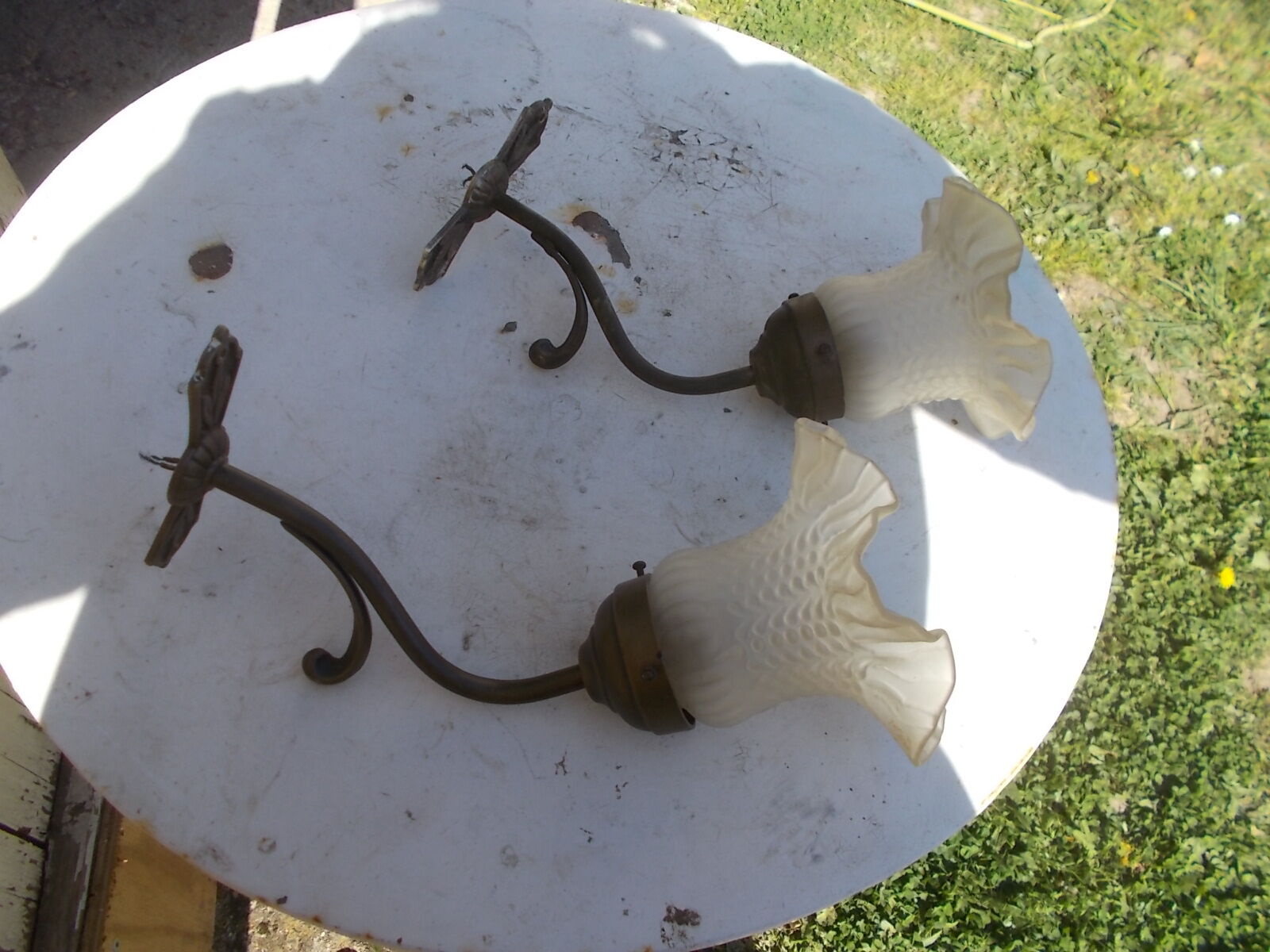 Pair of brass wall appliques, art deco tulips