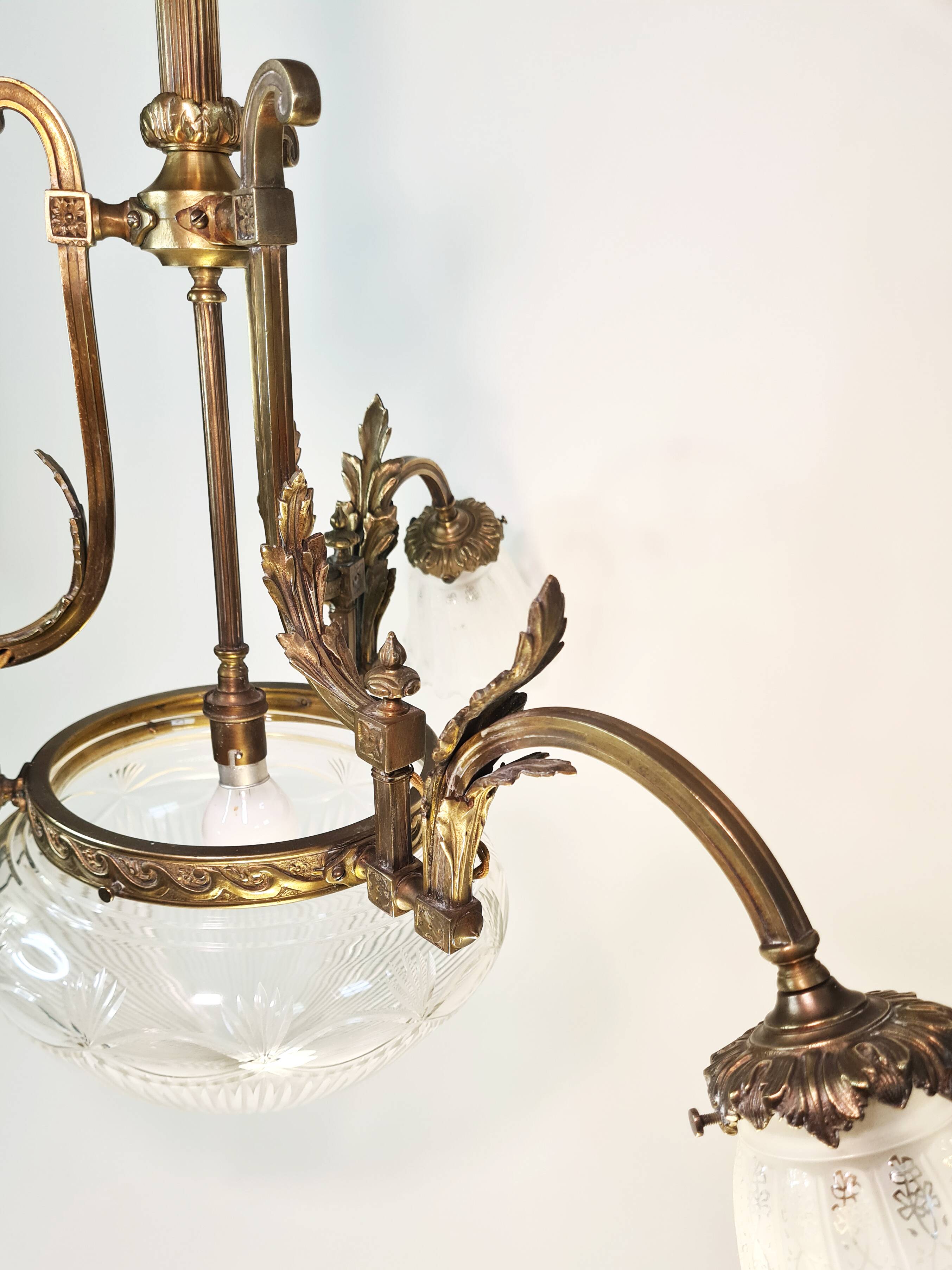 Lustre majestueux en laiton & cristal taillé – Fin XIXe