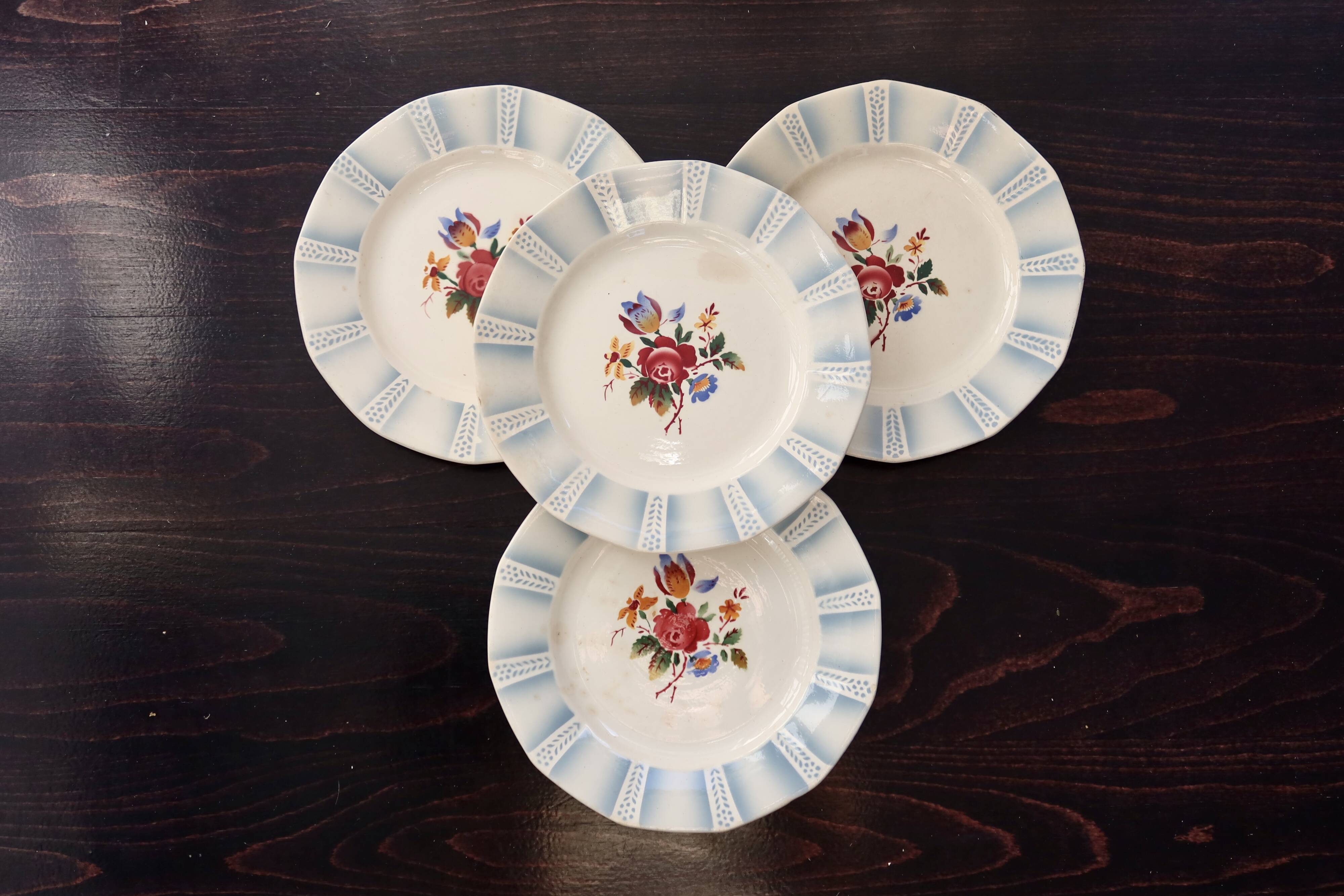 4 vintage Sarreguemines “Claude” dinner plates - Earthenware with floral decoration