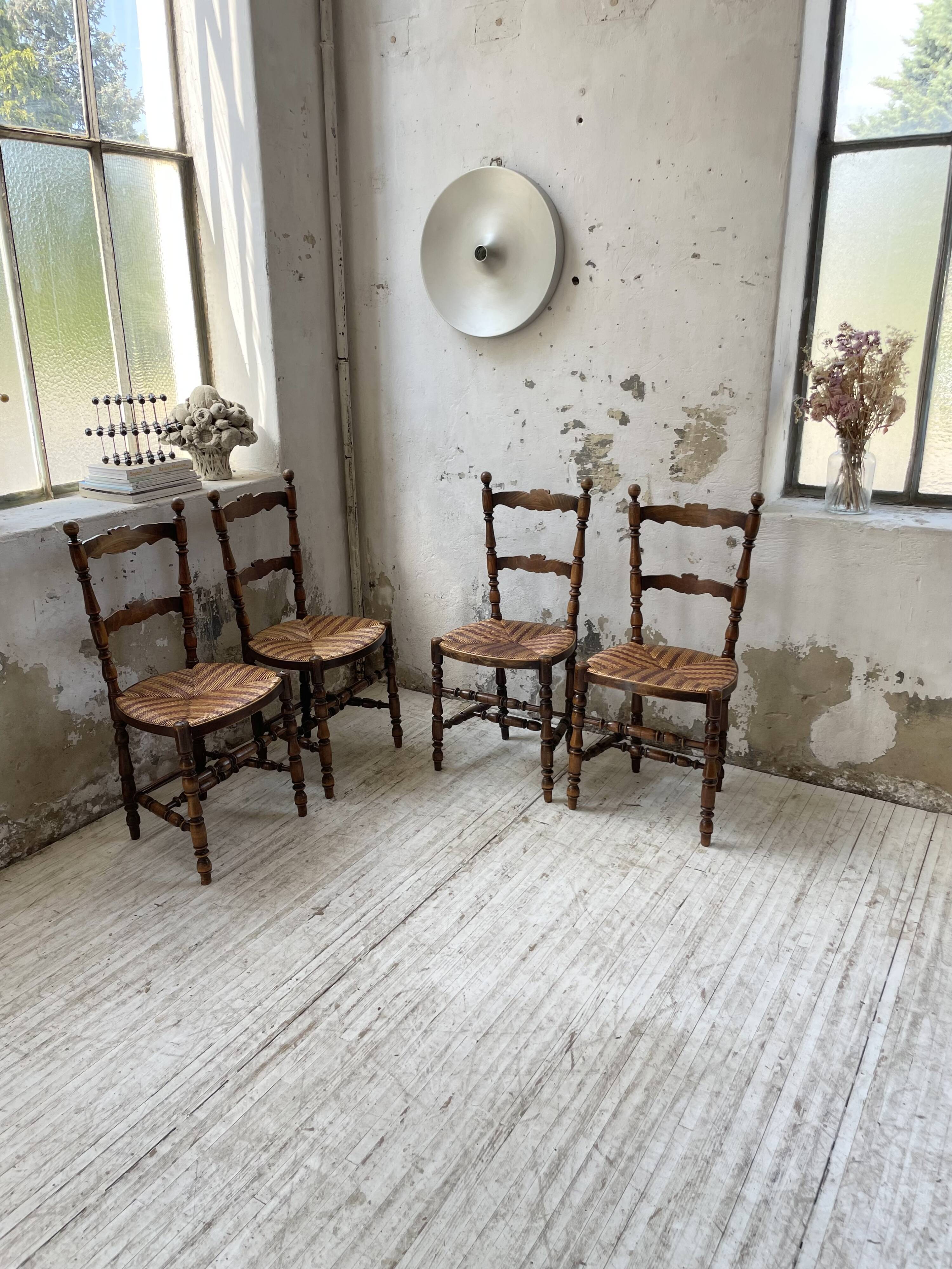 Set of rustic Provençal mulched chairs