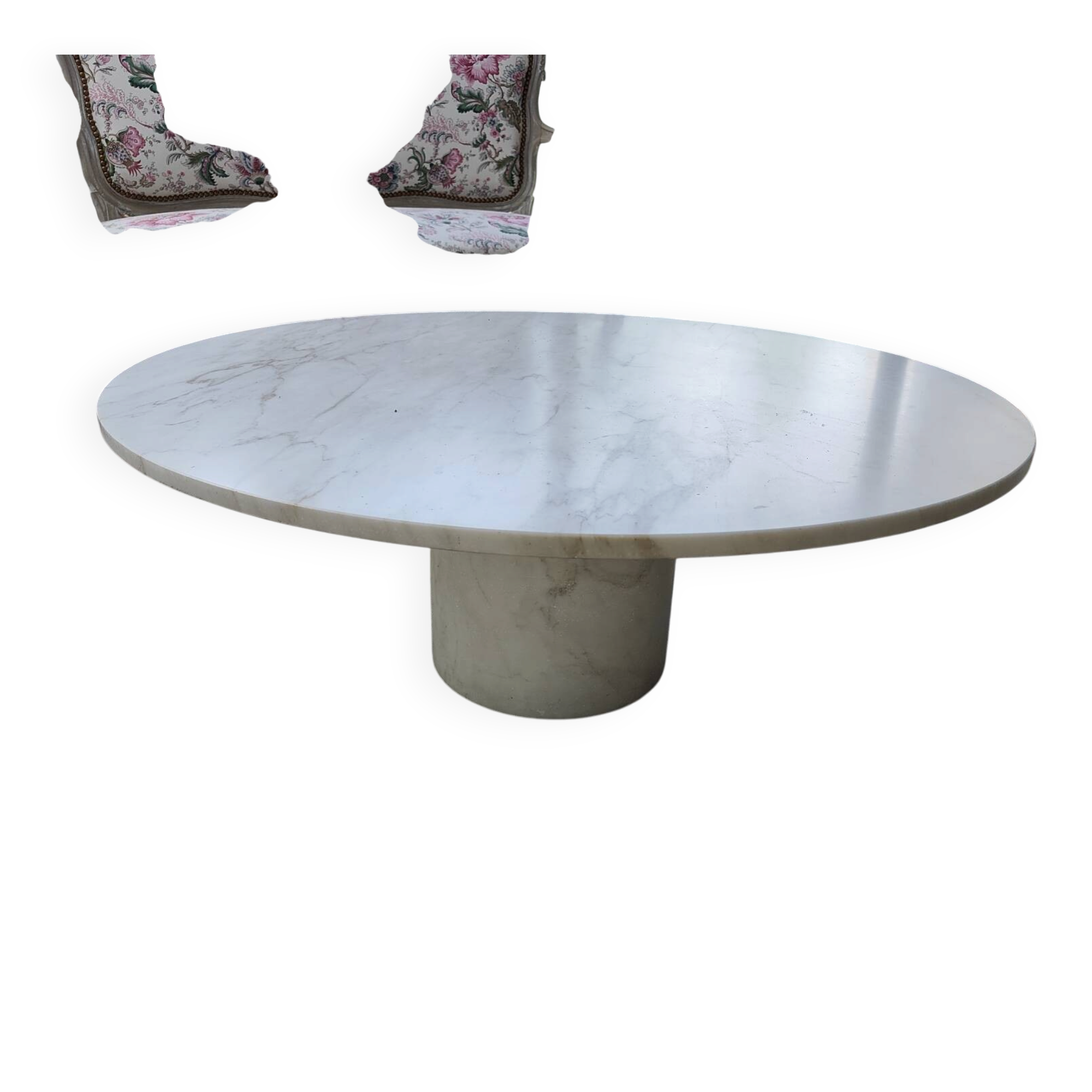 Vintage round coffee table in solid white marble – 70s design