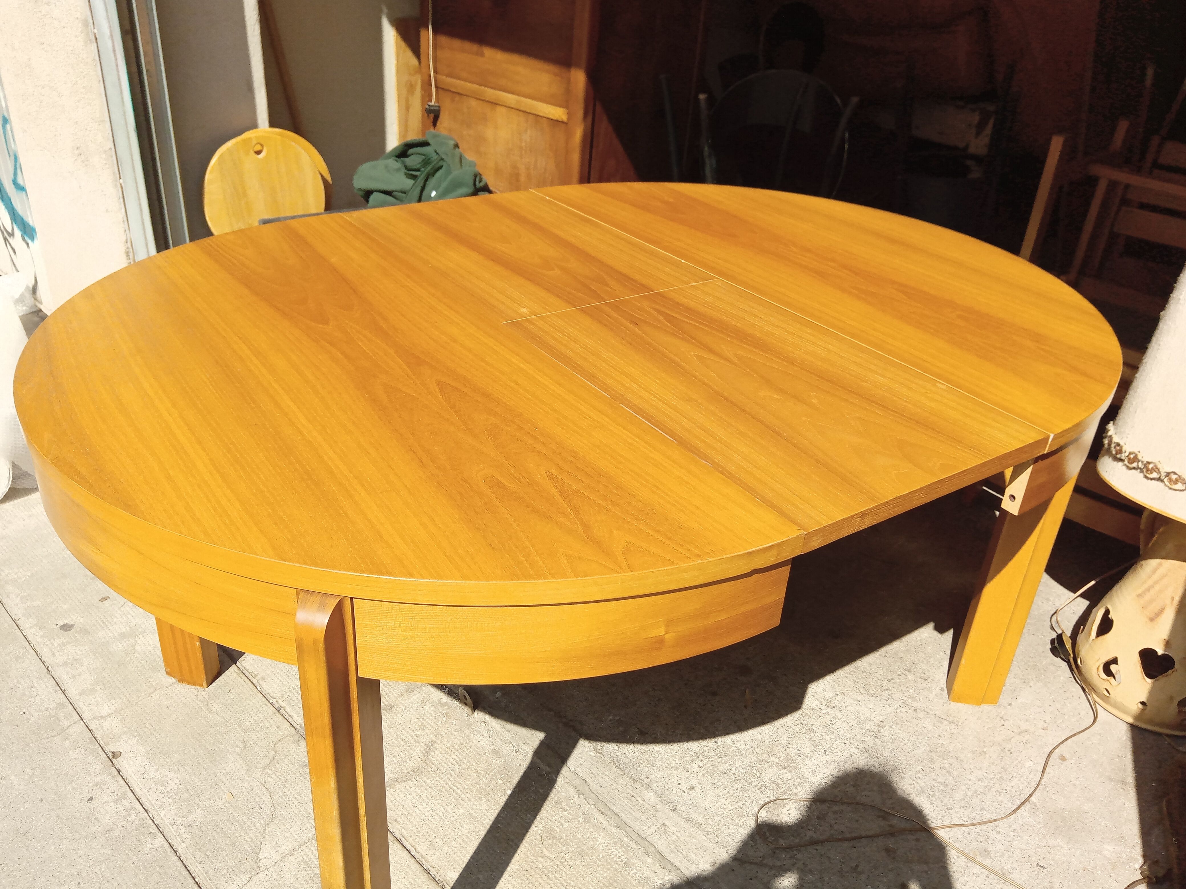 Table and six chairs in elm. Vintage