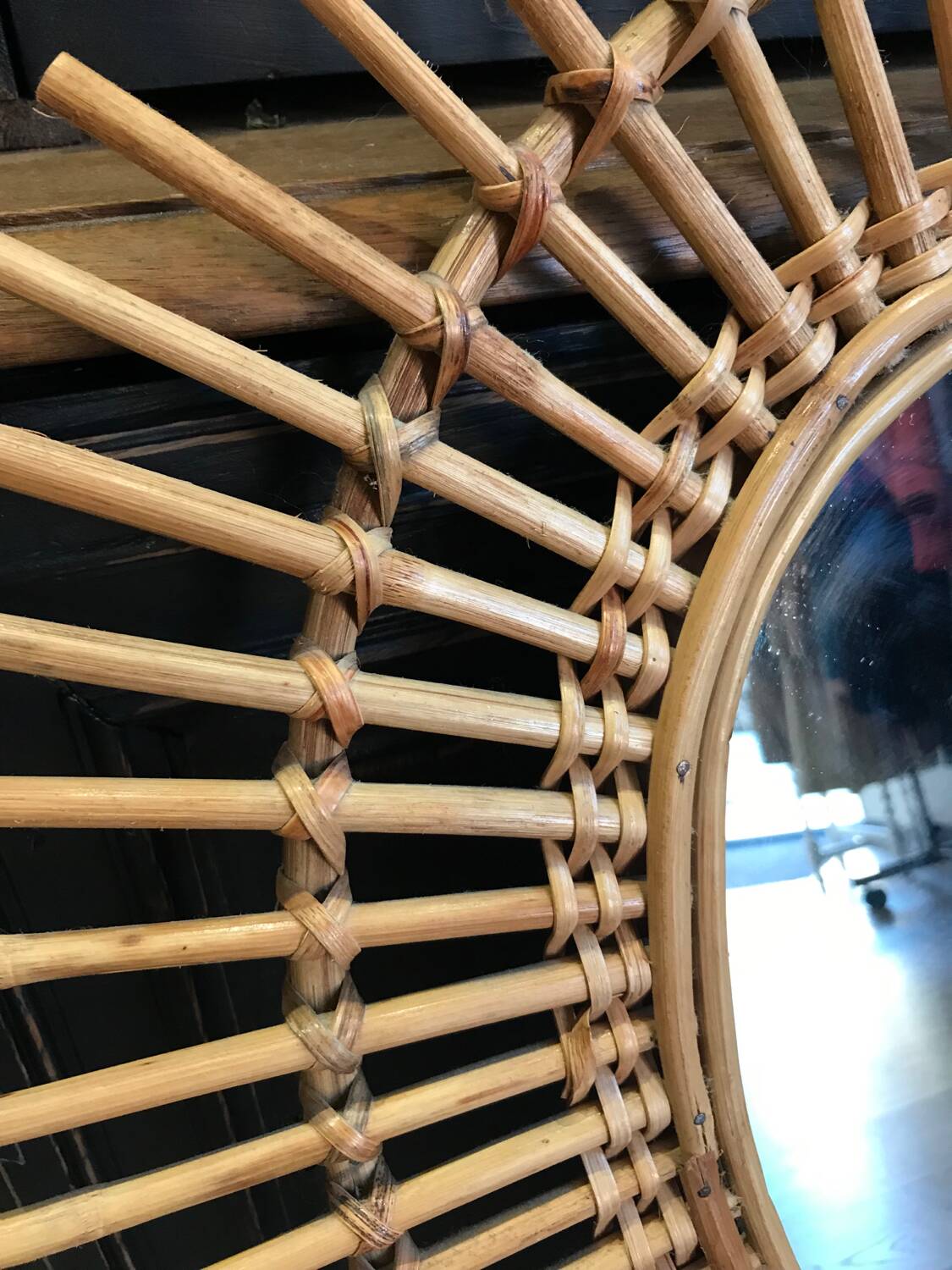 Miroir ovale vintage en rotin