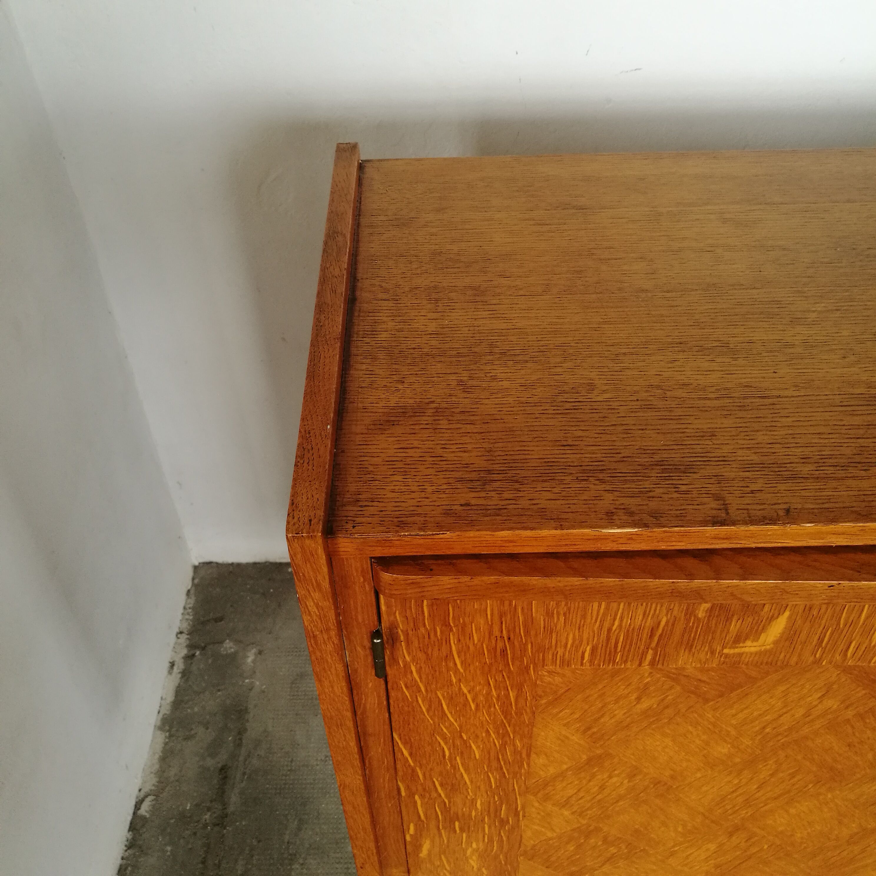 Enfilade 50s golden oak compass feet