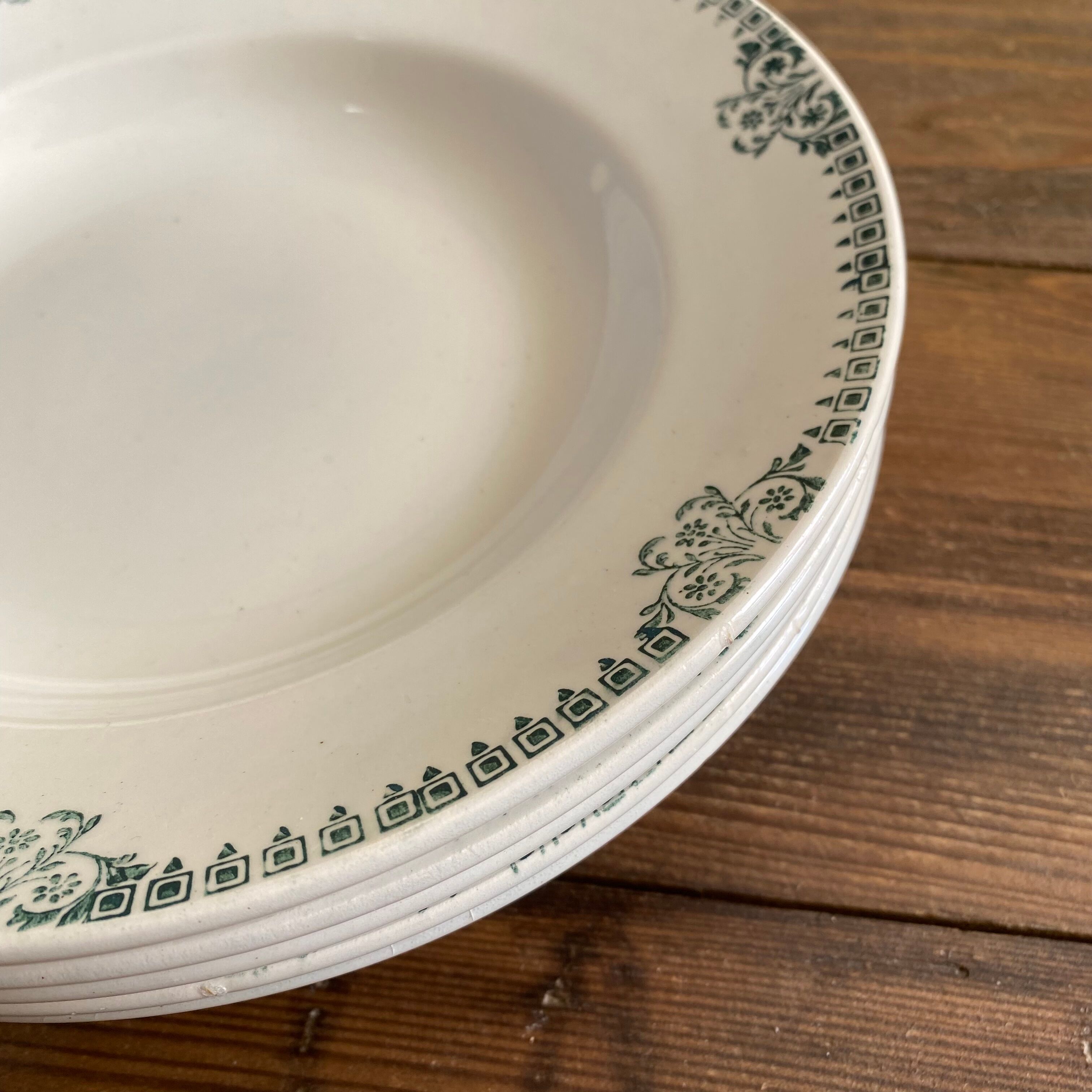Service st Amand land of iron plates and dishes