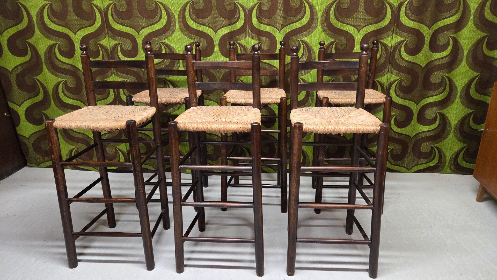 Lot of 6 stools with woven straw seats, chalet style 1970.
