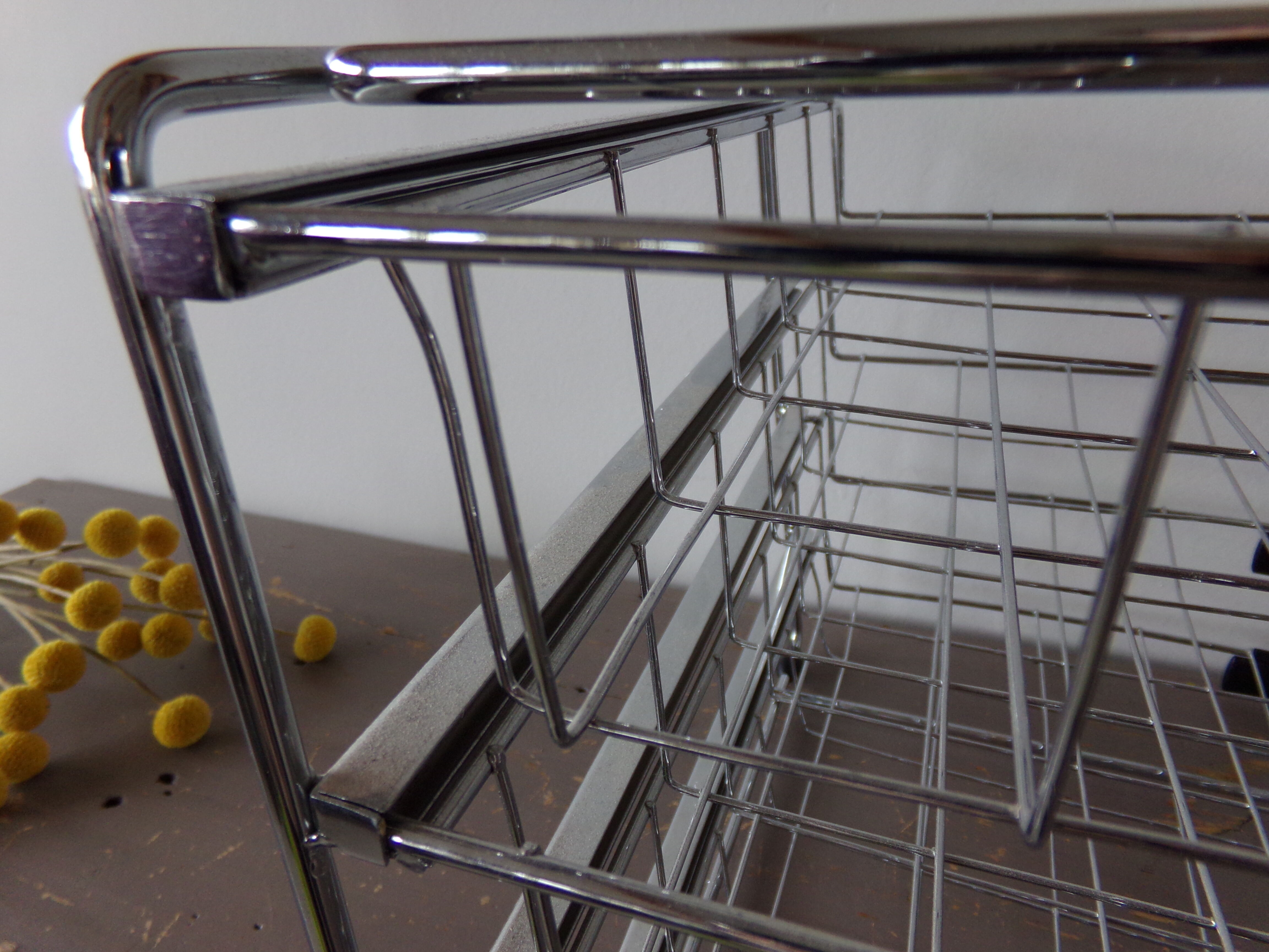 Bench of 4 metal mail baskets