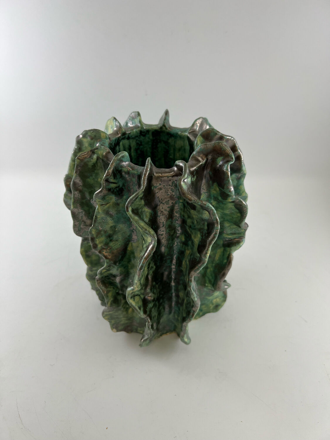 Valgo iridescent green design vase