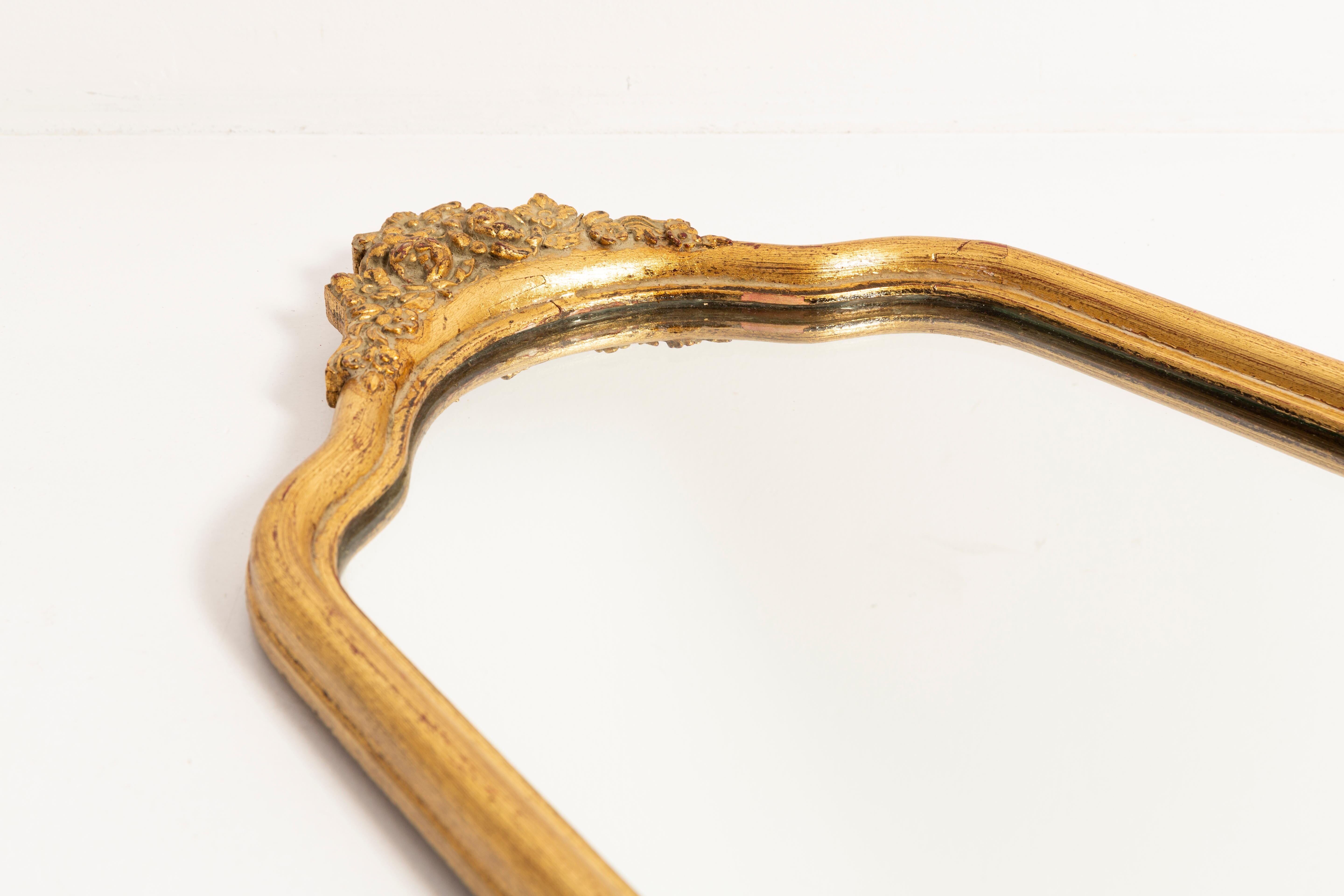 Miroir décoratif en bois doré, Italie, années 1960