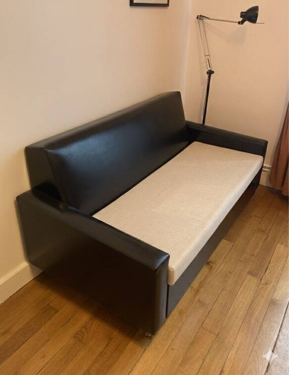 Compact vintage canapé - convertible 2-seater black skai – 70s/80s