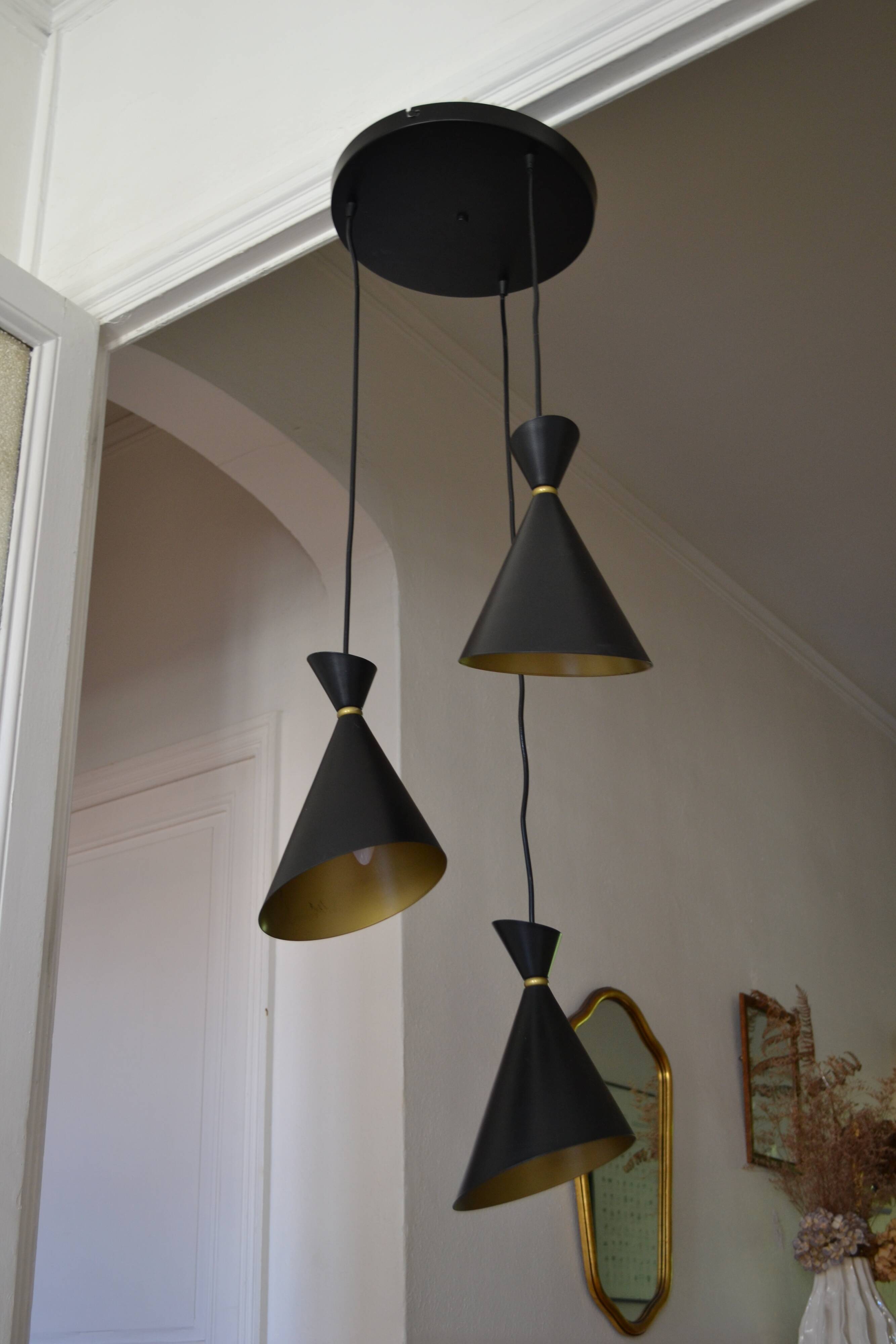 Vintage large chandelier with 3 tulips in black and gold Diabolo.
