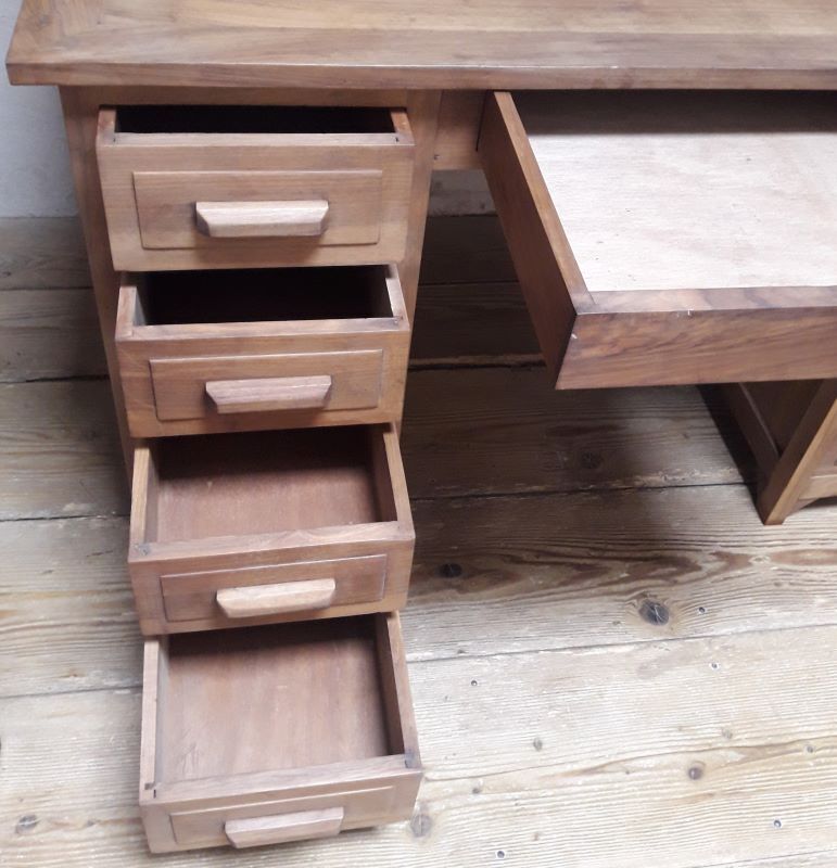 Minister's desk in walnut with drawers