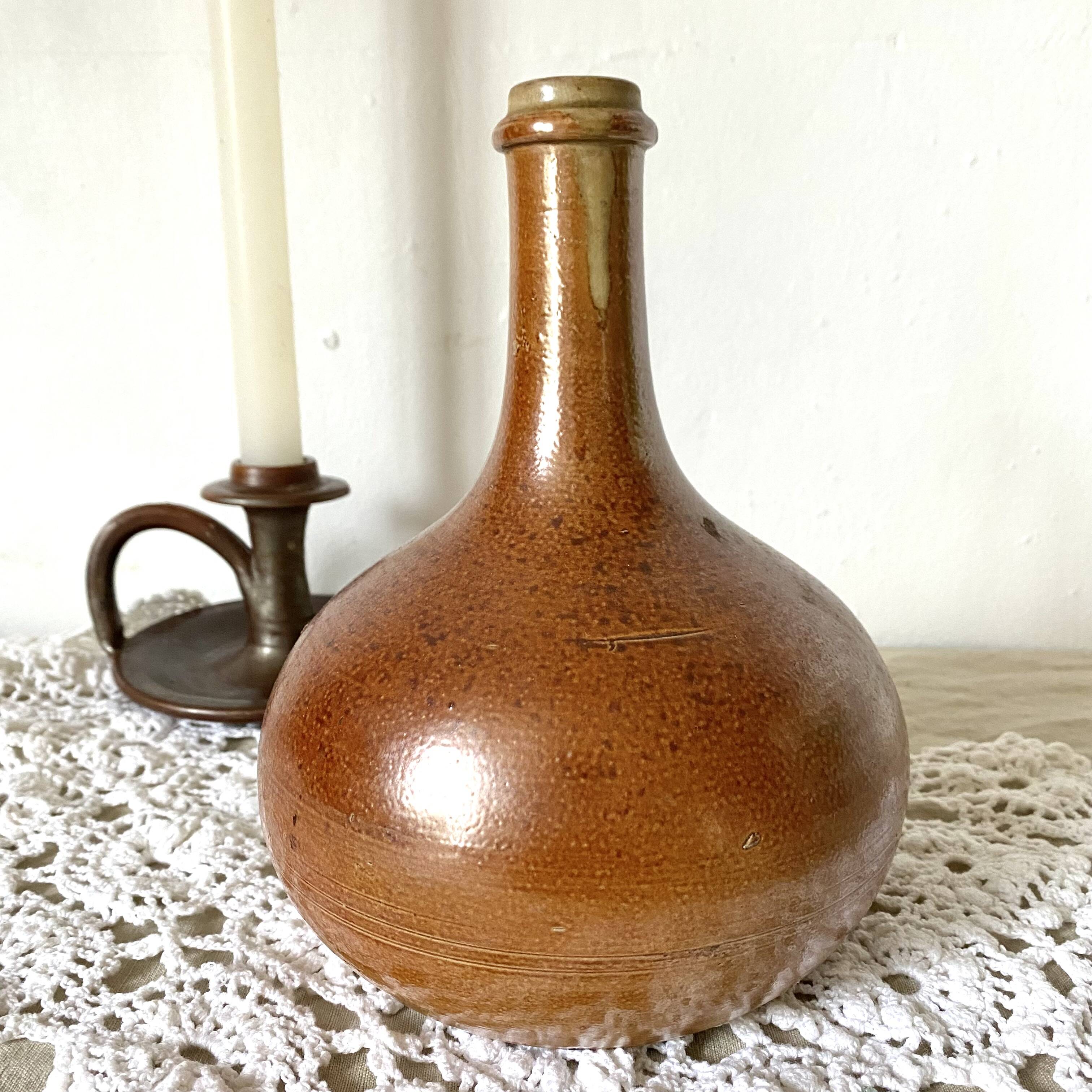 Single-flower vase, stoneware bottle