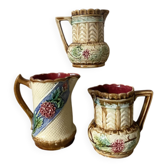 Set of milk jugs in slipware from the 19th century.