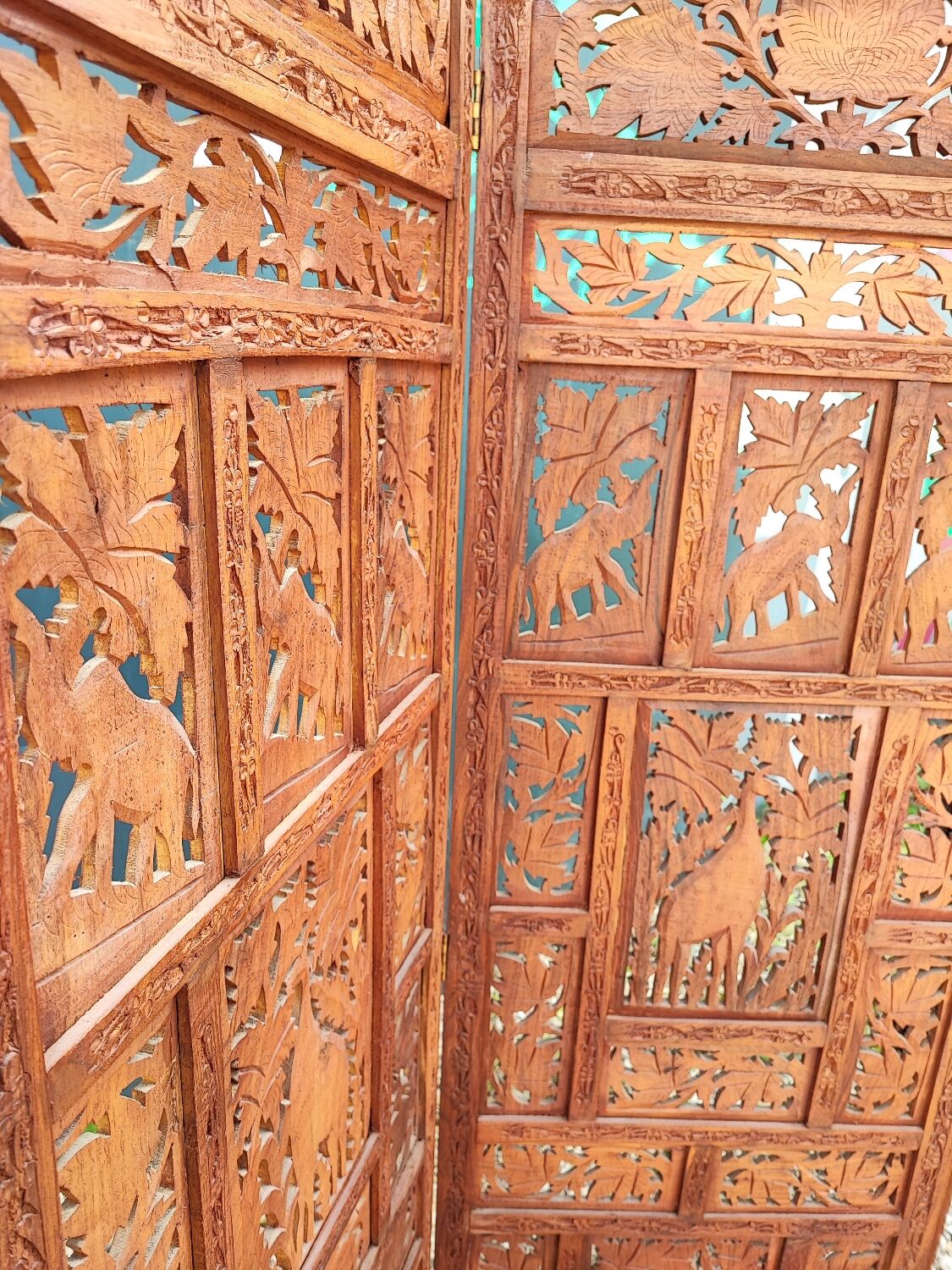 Three-panel screen made of solid wood