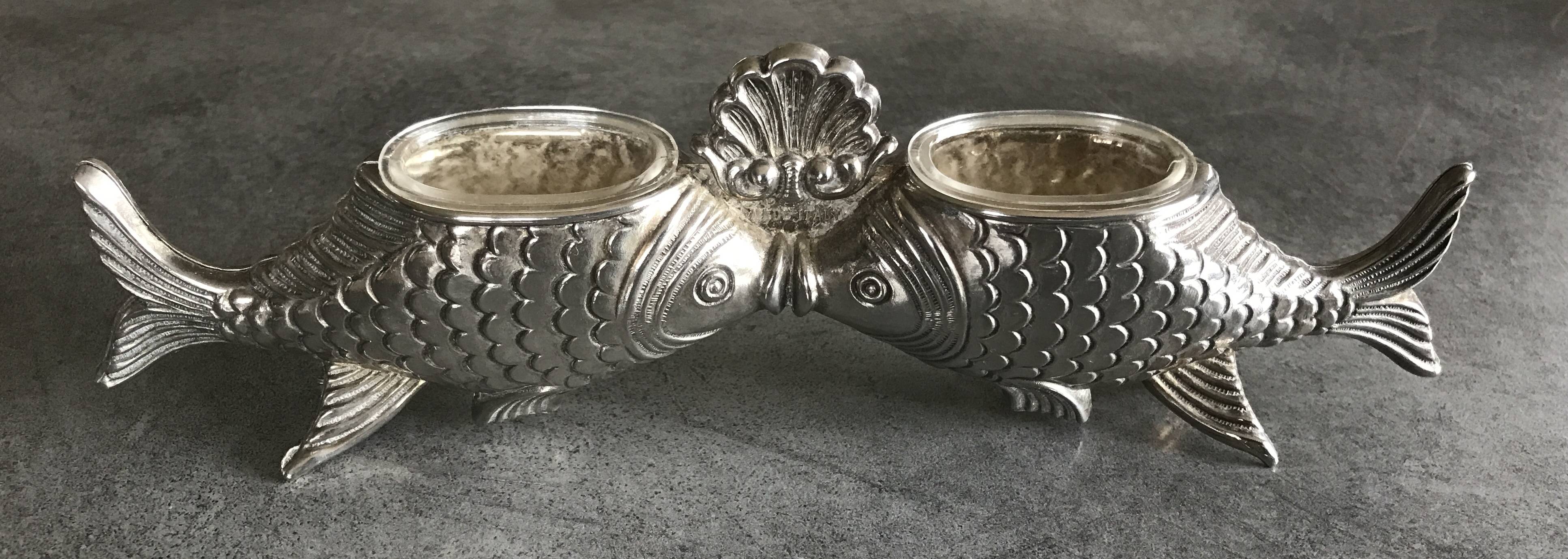 Salt and pepper shaker holder with a pair of fish in metal, Italian design