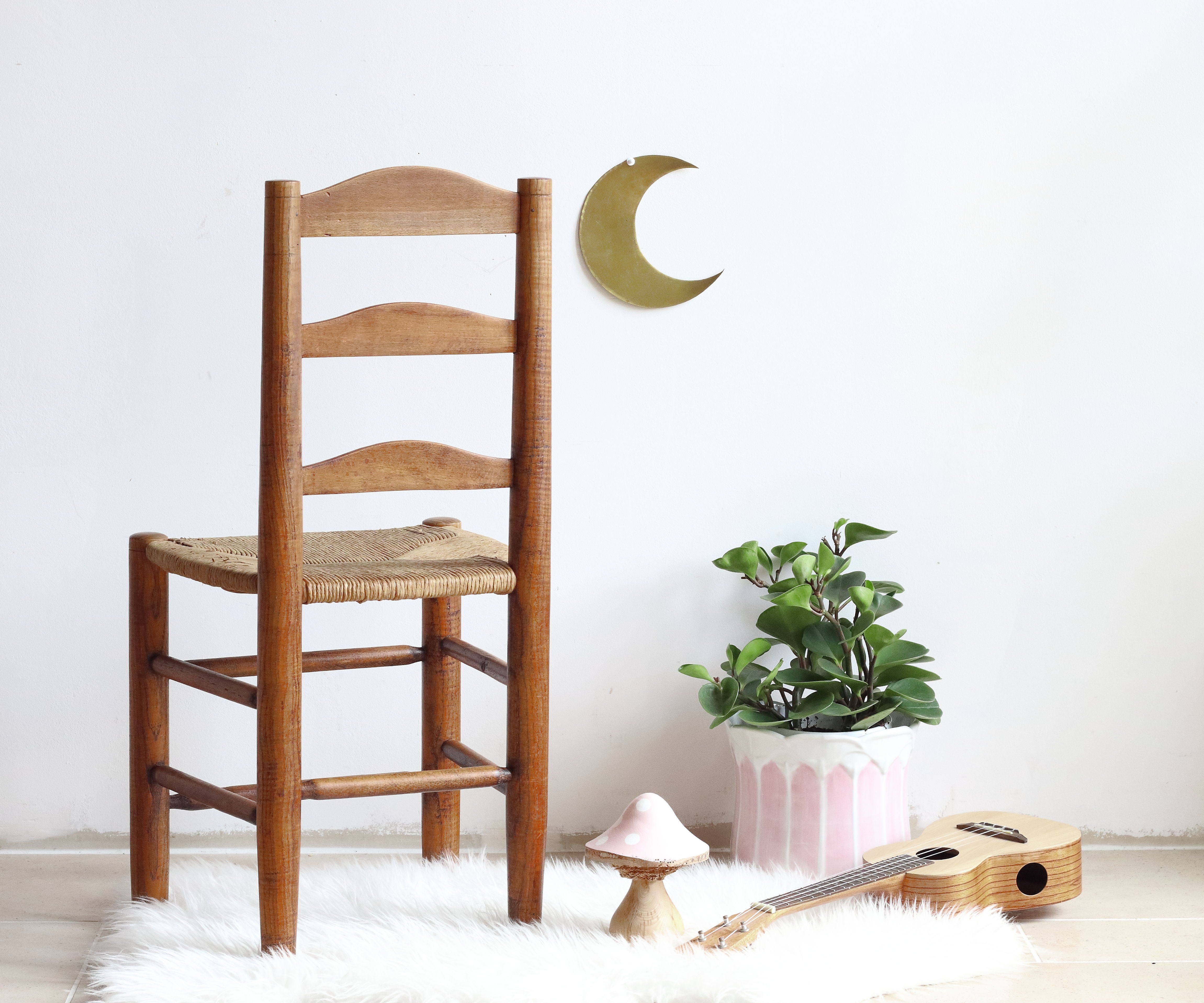 Set of six 1950s chairs in solid wood and straw