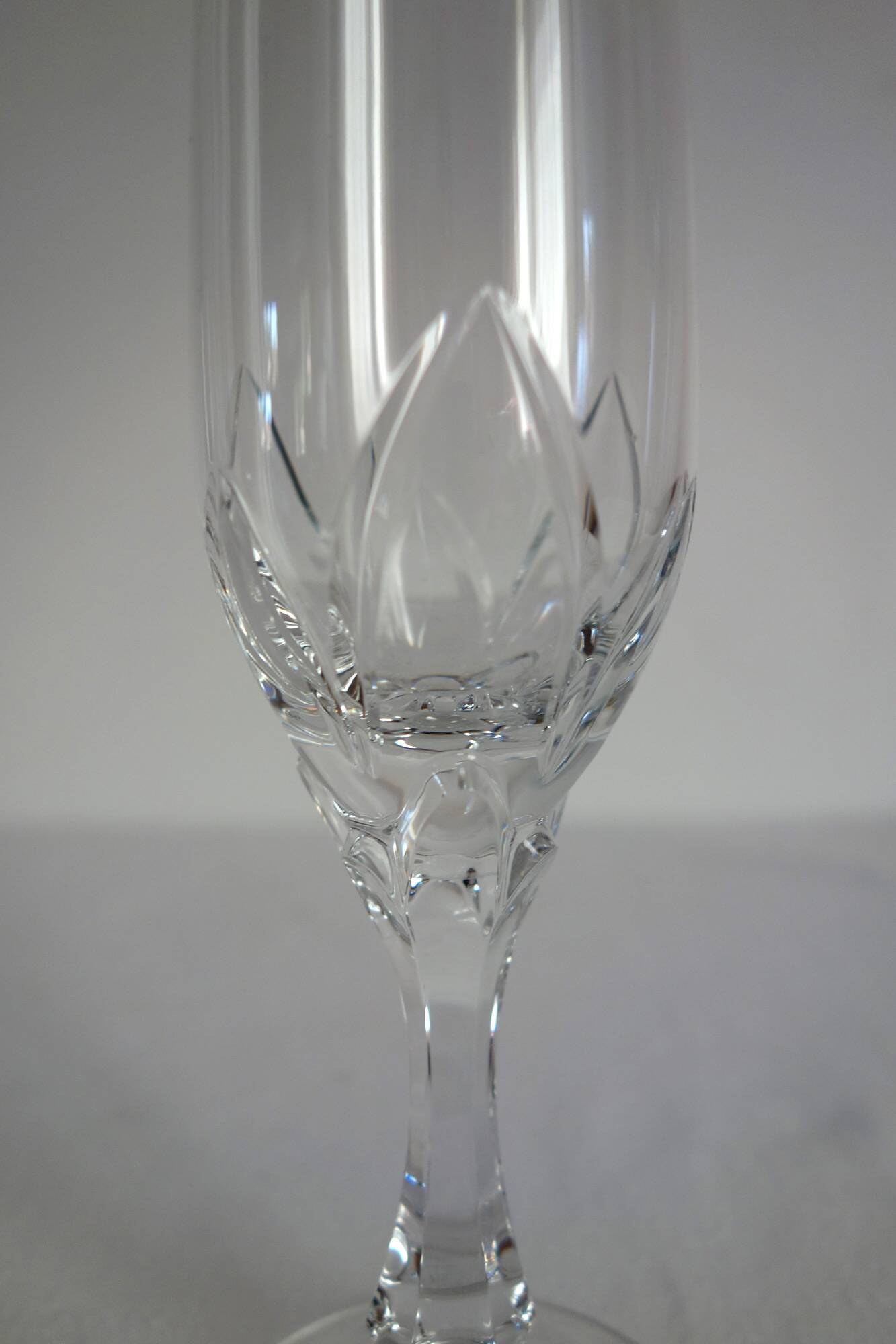 8 flûtes à champagne en cristal ciselé vintage