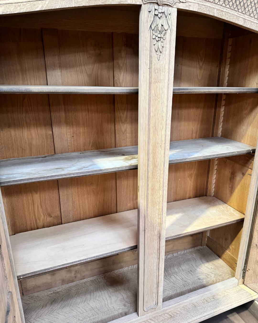 Aero-blasted solid oak wardrobe - Louis XV style