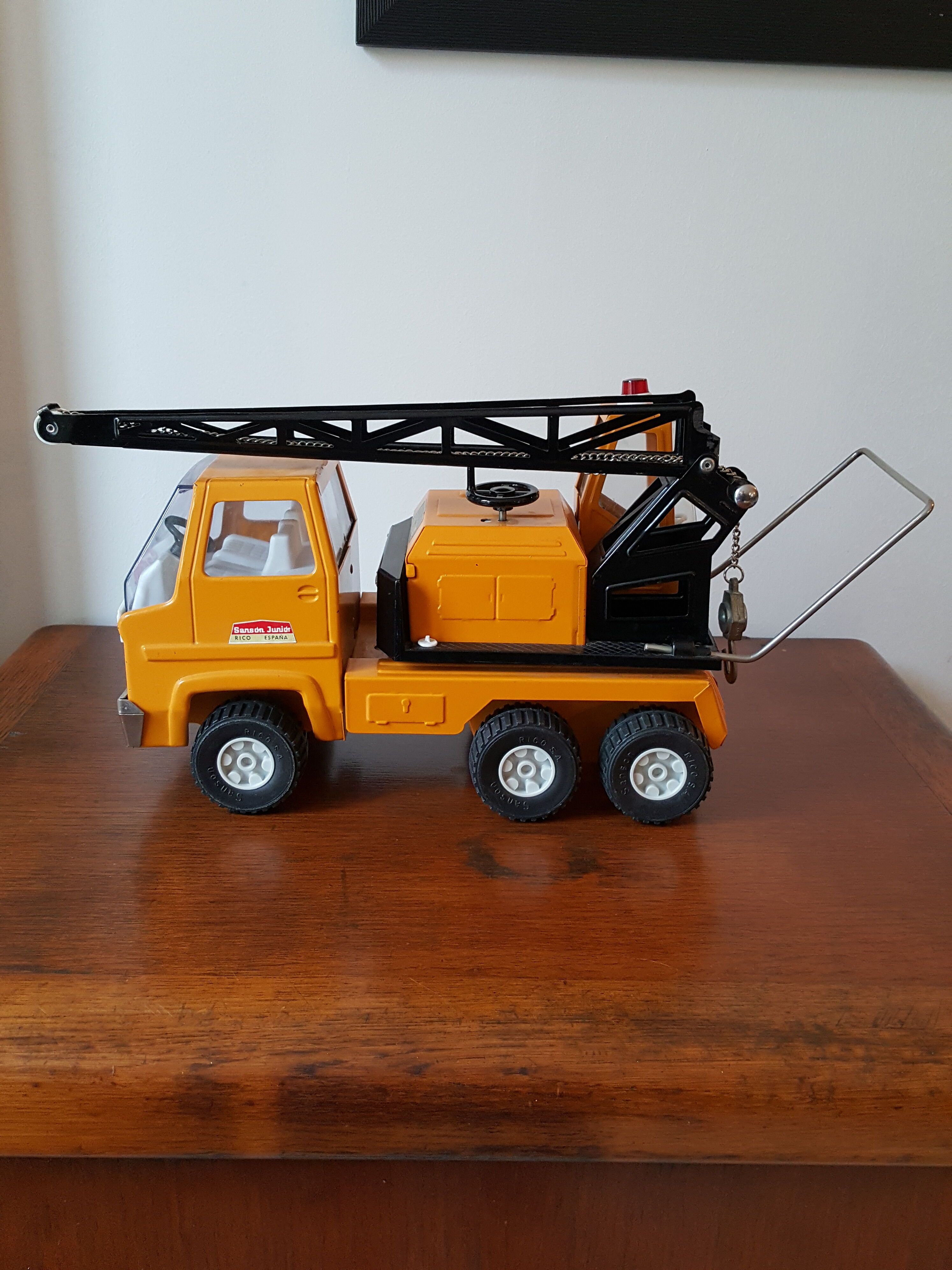 old truck sheet metal crane Sanson Junior Rico Espana 70s