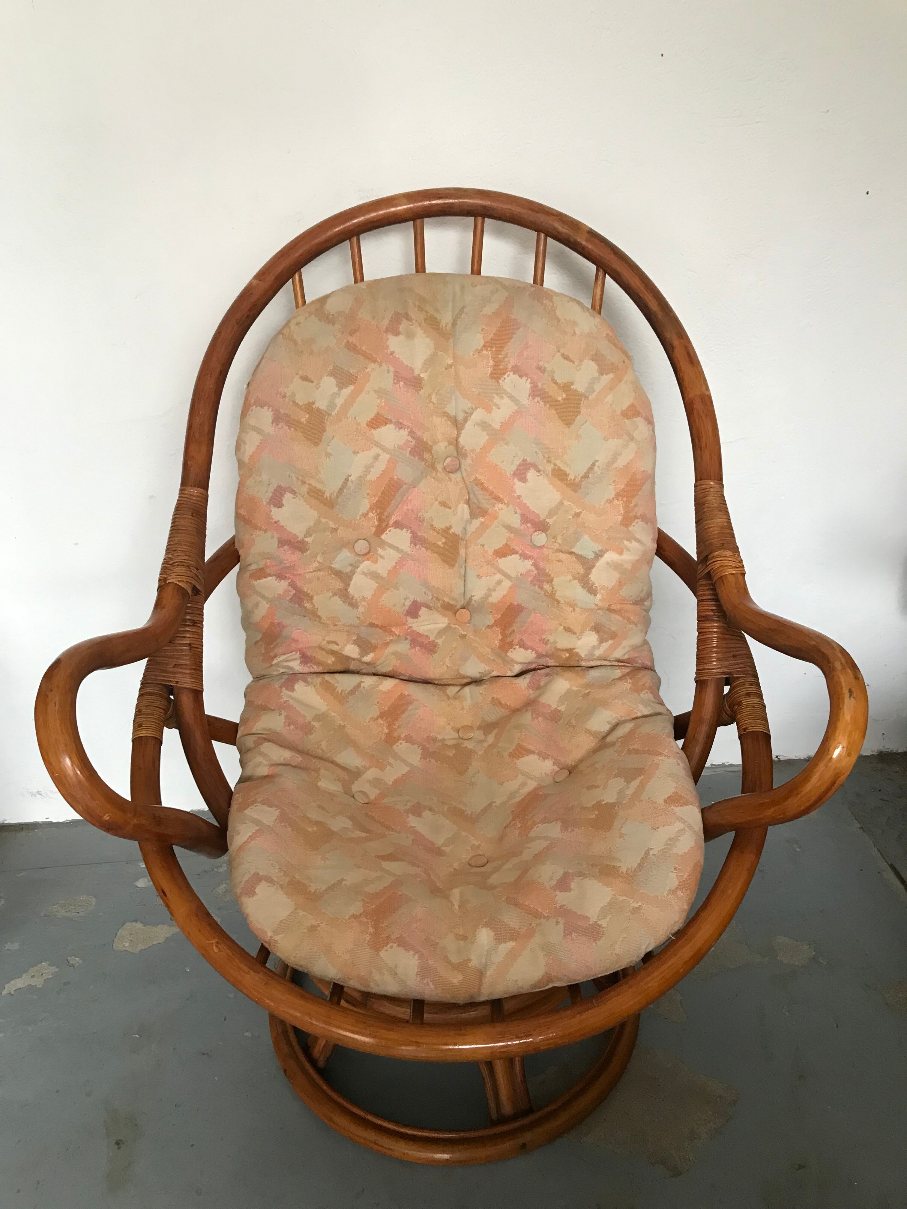Fauteuil pivotant rotin