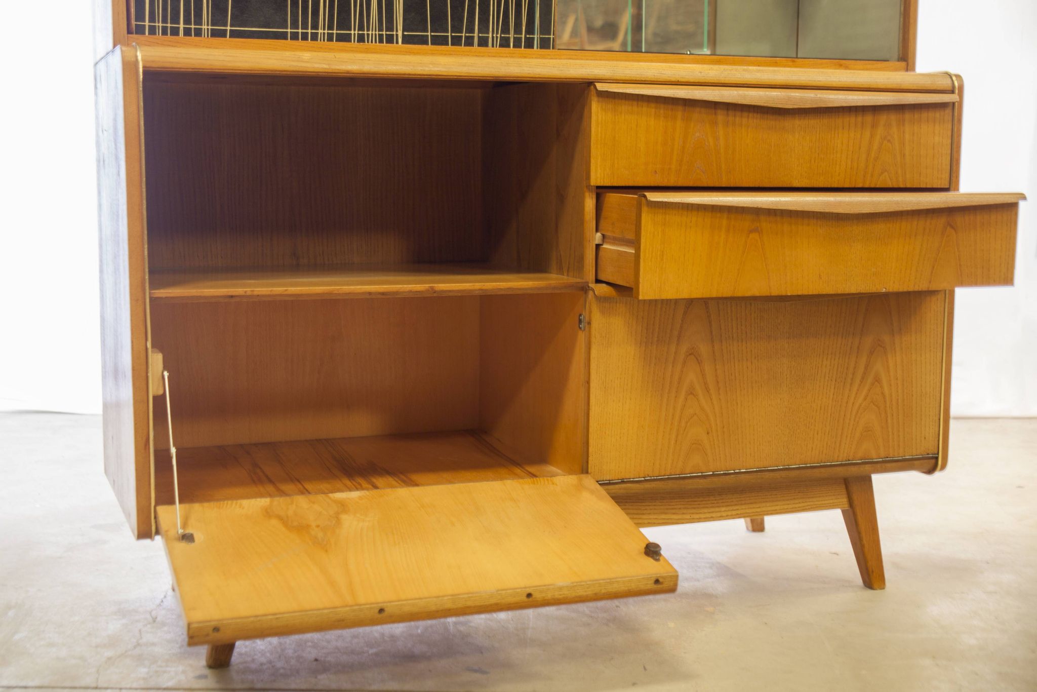 Buffet U 372 / 386 by Bohumil Landsman and Hubert Nepozitek For Jitona Sobeslav
