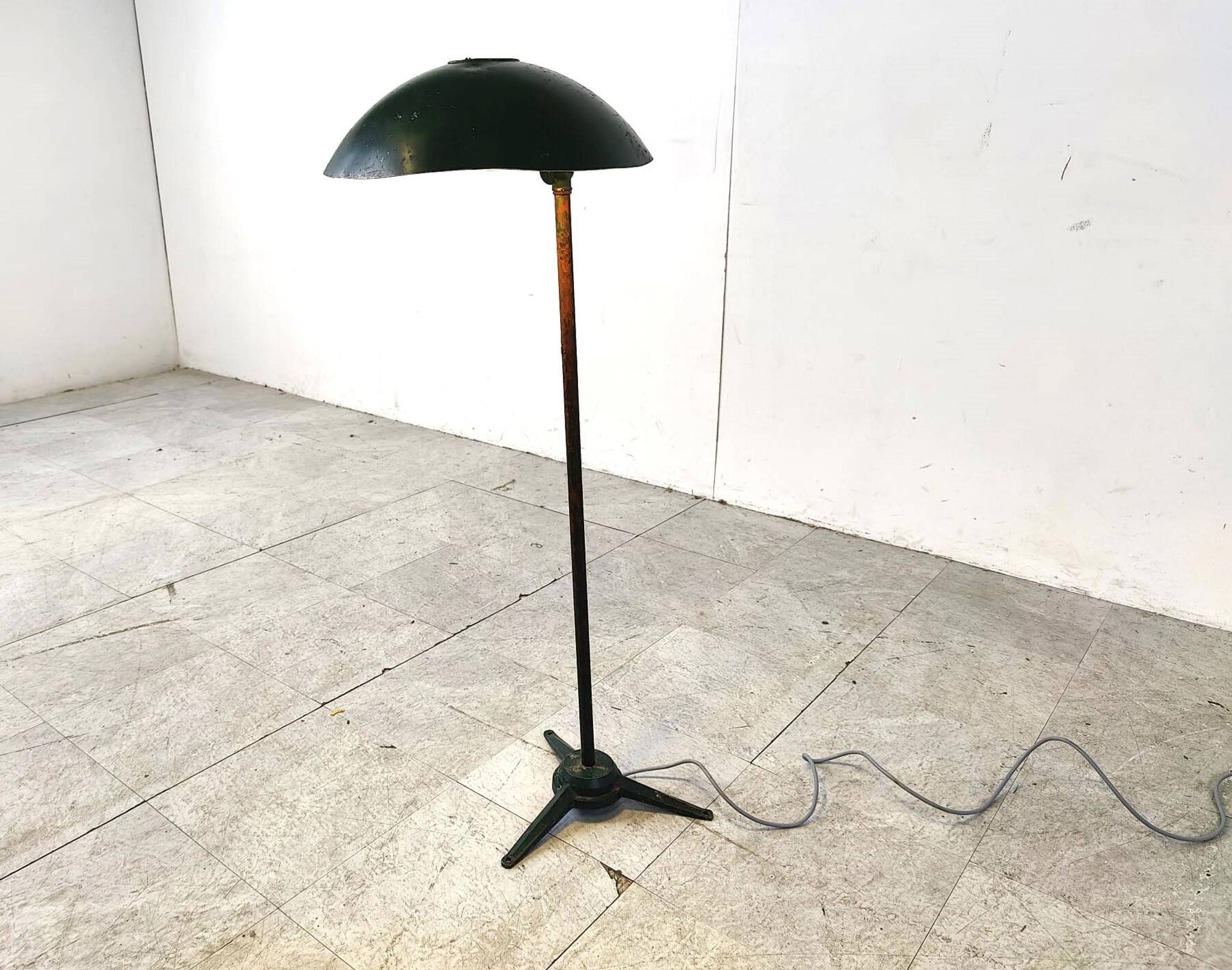 Lampadaire industriel en métal, années 1970