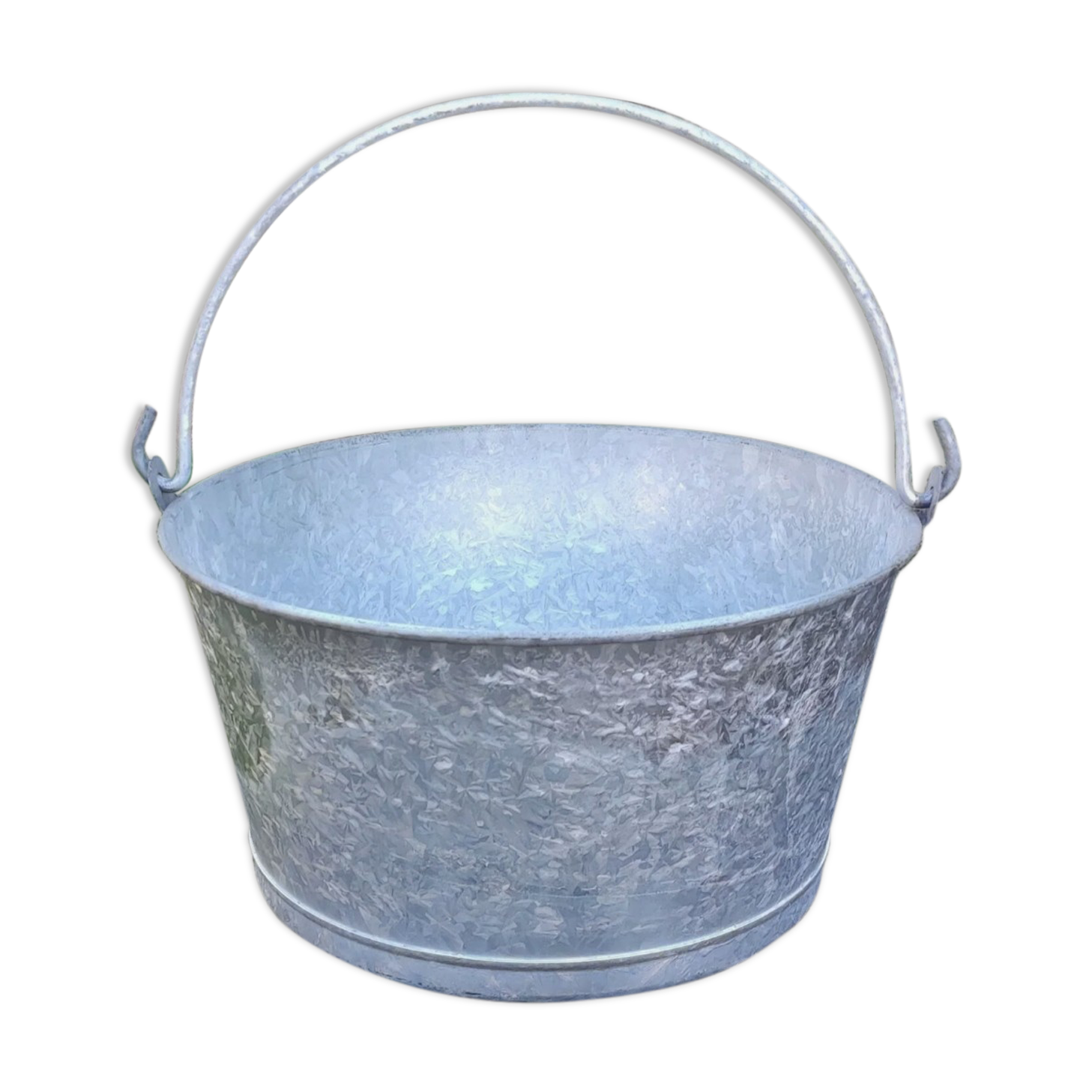 Old galvanized steel basin/vintage garden