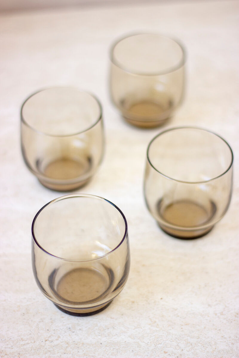 4 verres à eau en verre fumé