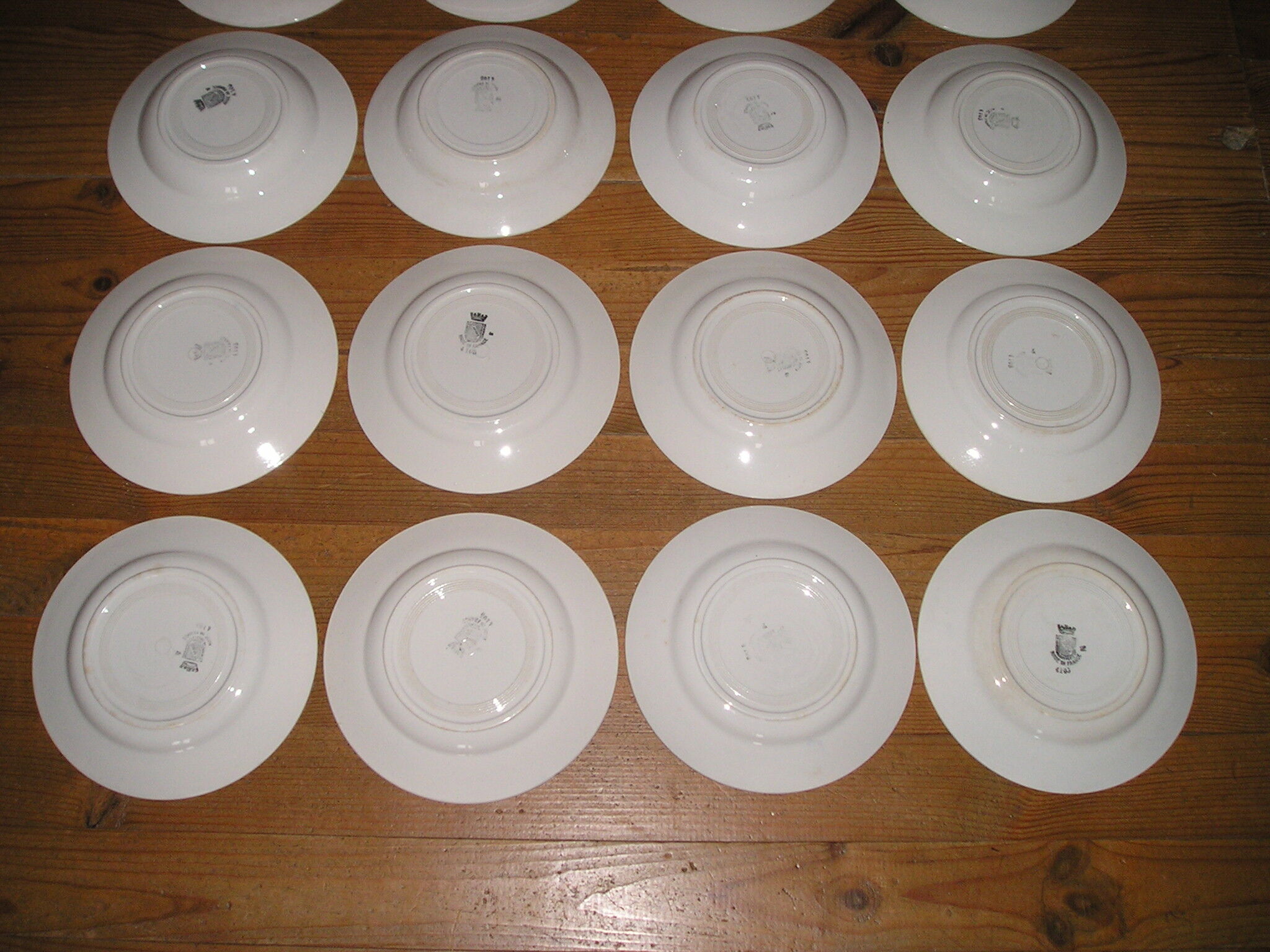 8-person St Amand tableware with Art Deco geometric patterns