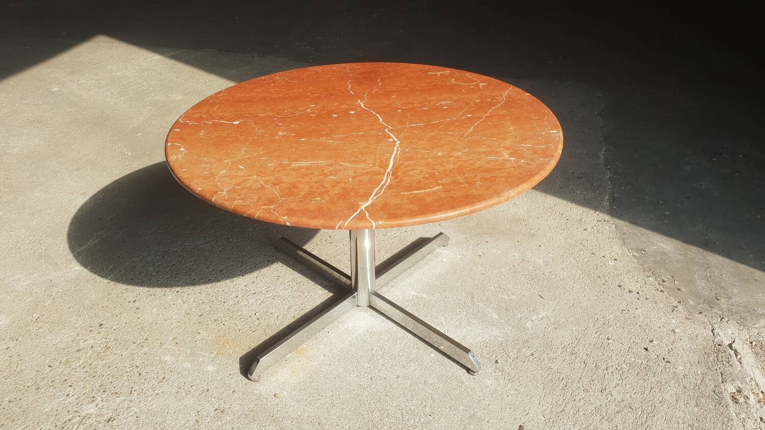 Round dining table Roche Bobois 1970