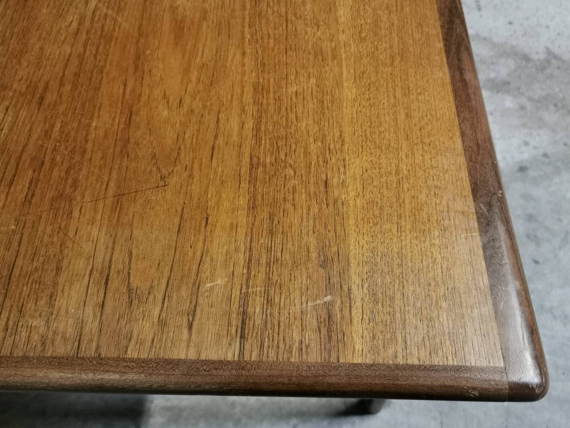 Vintage Scandinavian design table in Teak asymmetric extension by Johannes Andersen 1960