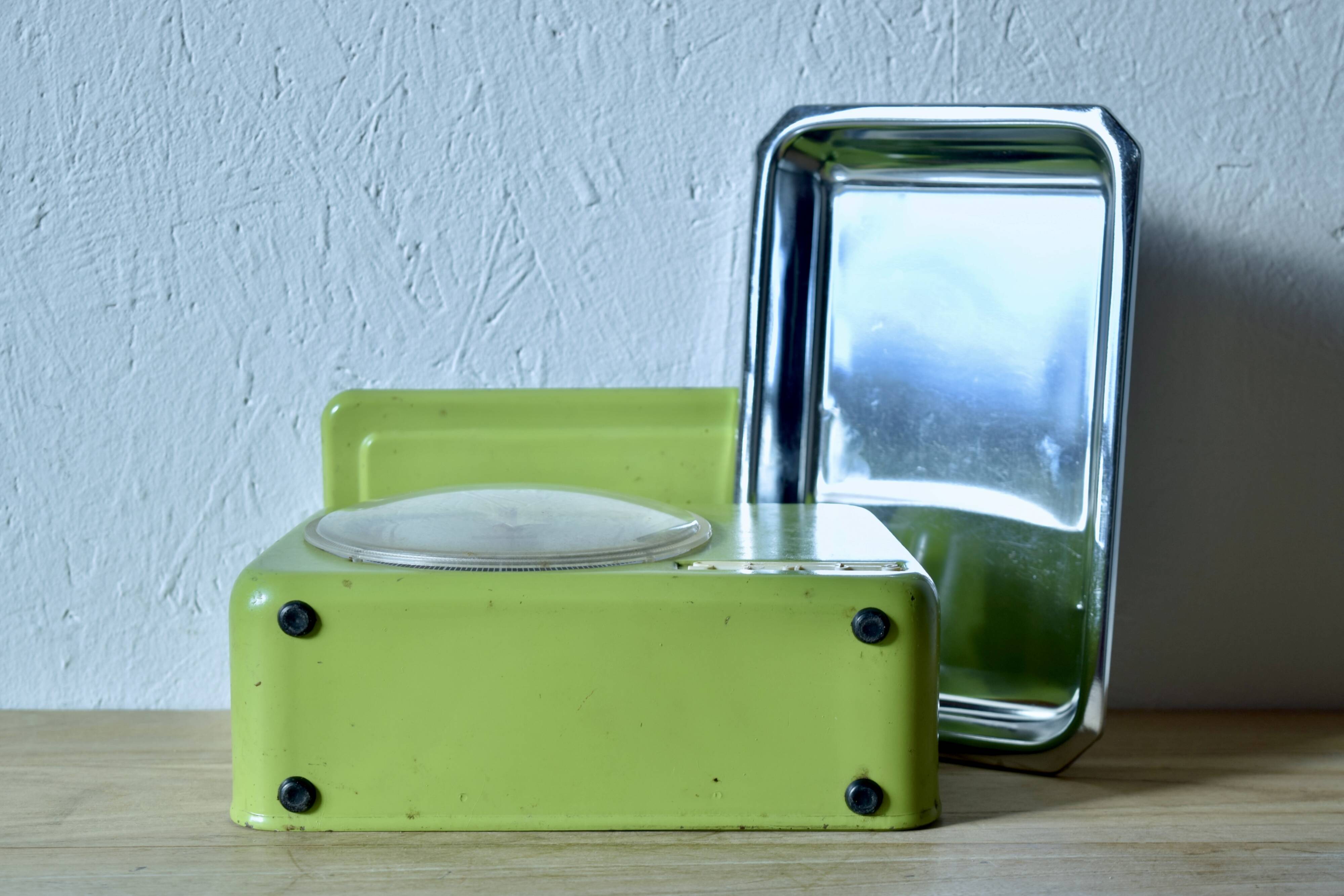 Stube - vintage green kitchen scale in enameled metal - force 10