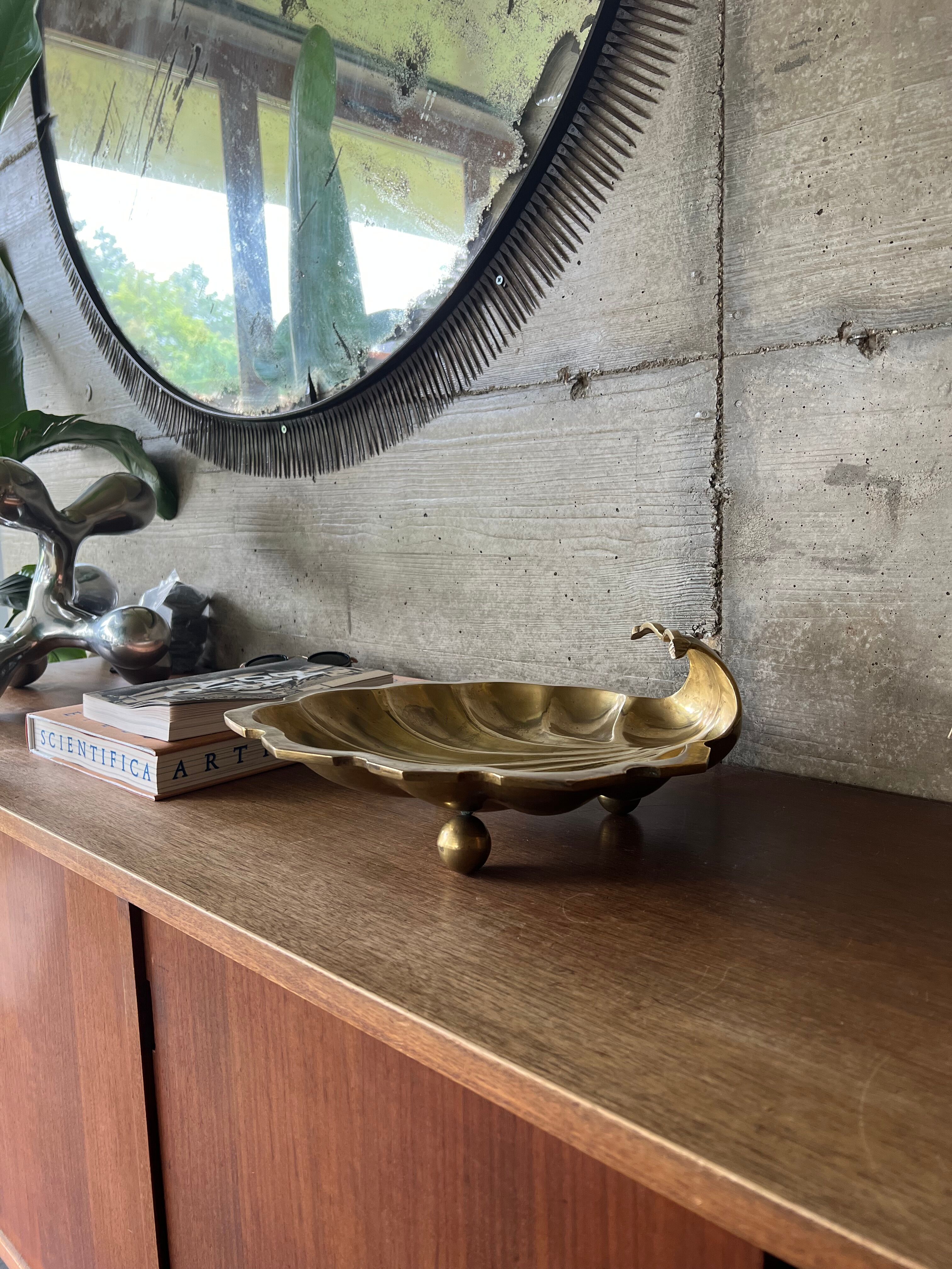 Empty pocket scallop in brass from the 50s