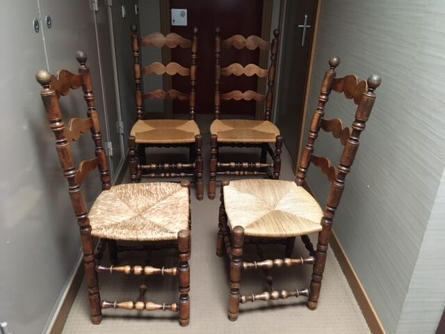 set of 4 louis XIII chairs mulched