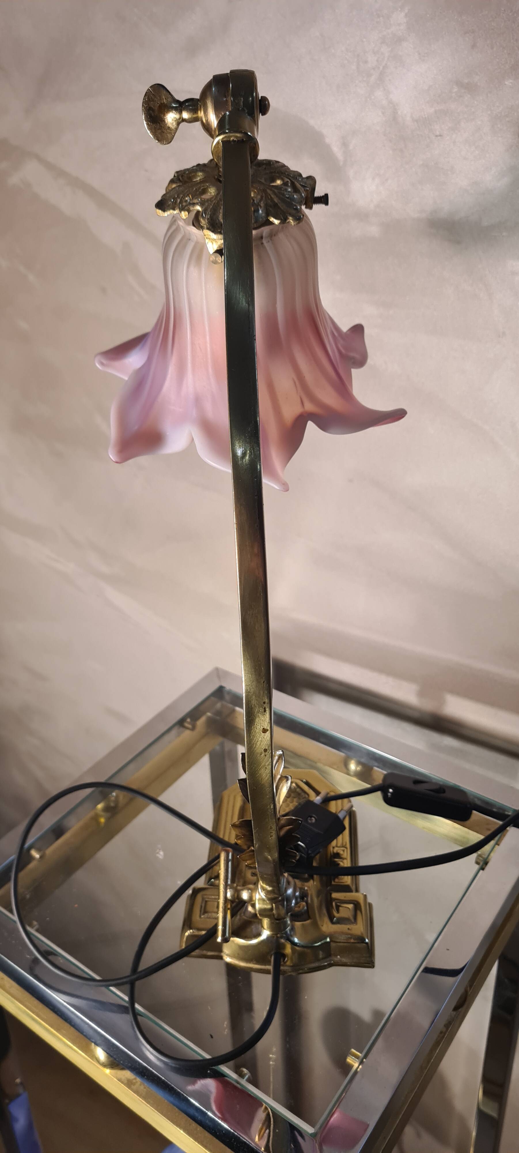 Large restored brass lamp with pretty art nouveau tulip 1900, electricity ok 47x28