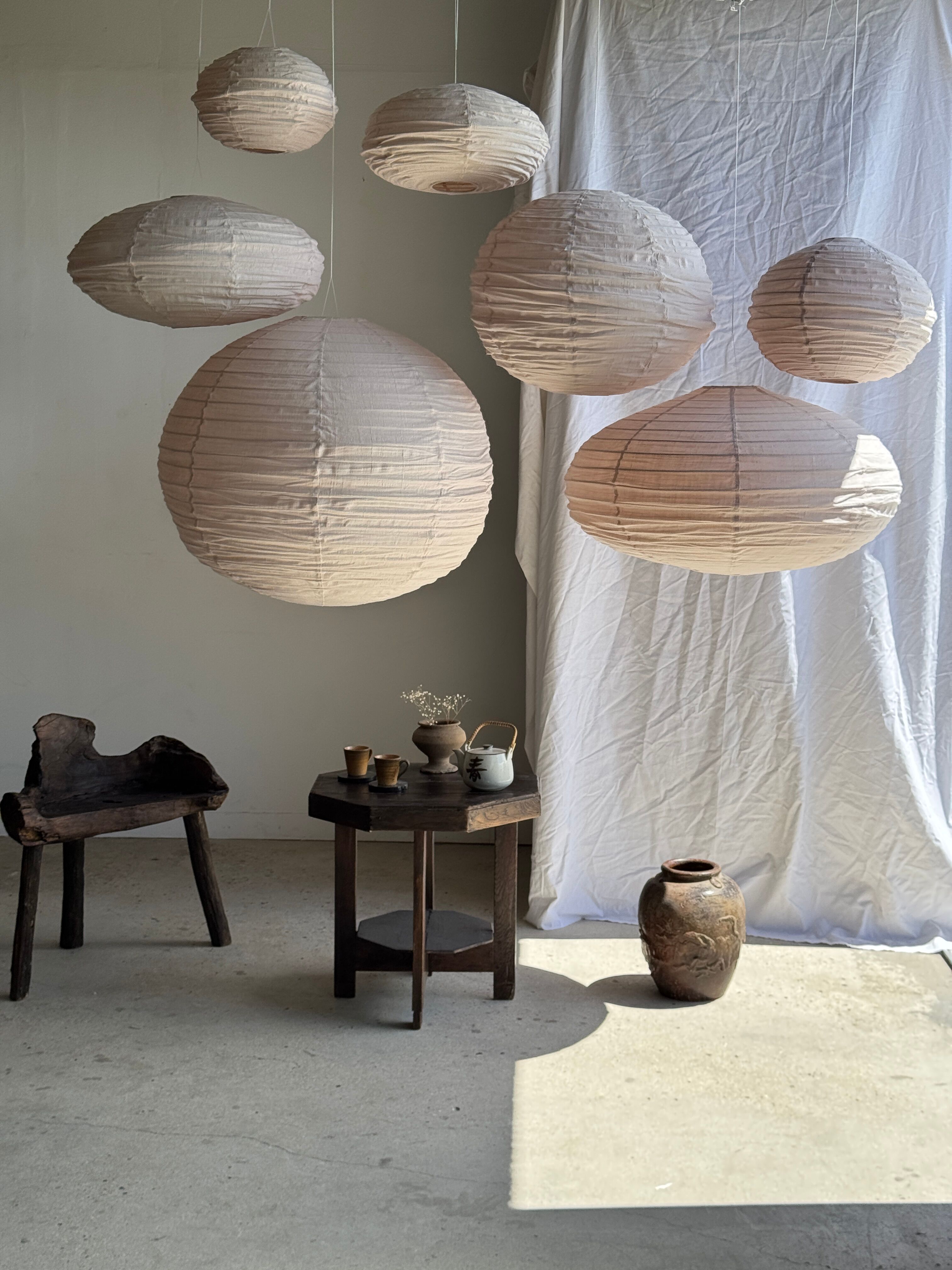 Small round pink rattan and natural linen Japanese-style pendant light D30