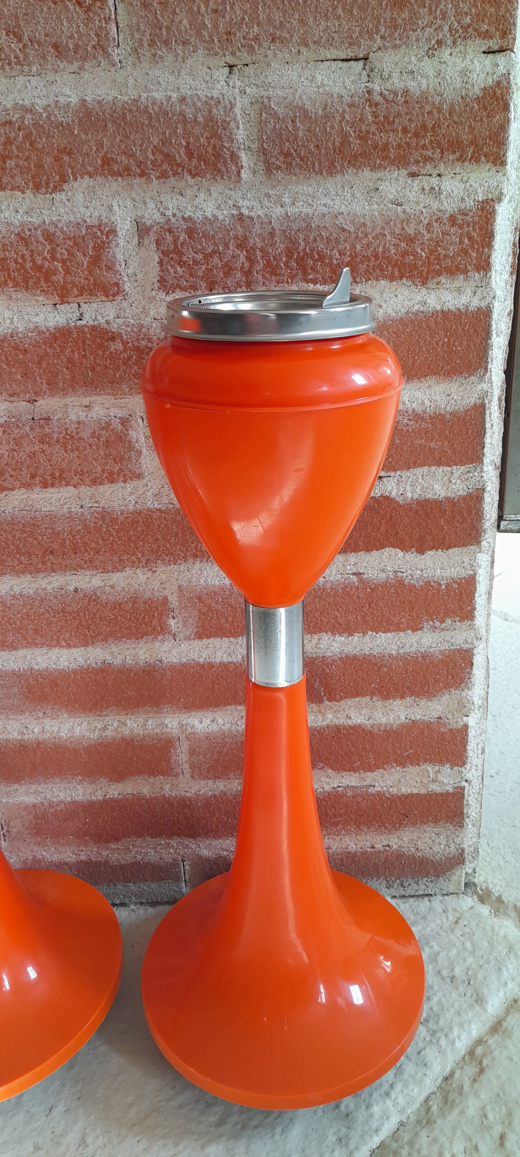 2 ashtrays 70' tulip vintage orange 50 cm