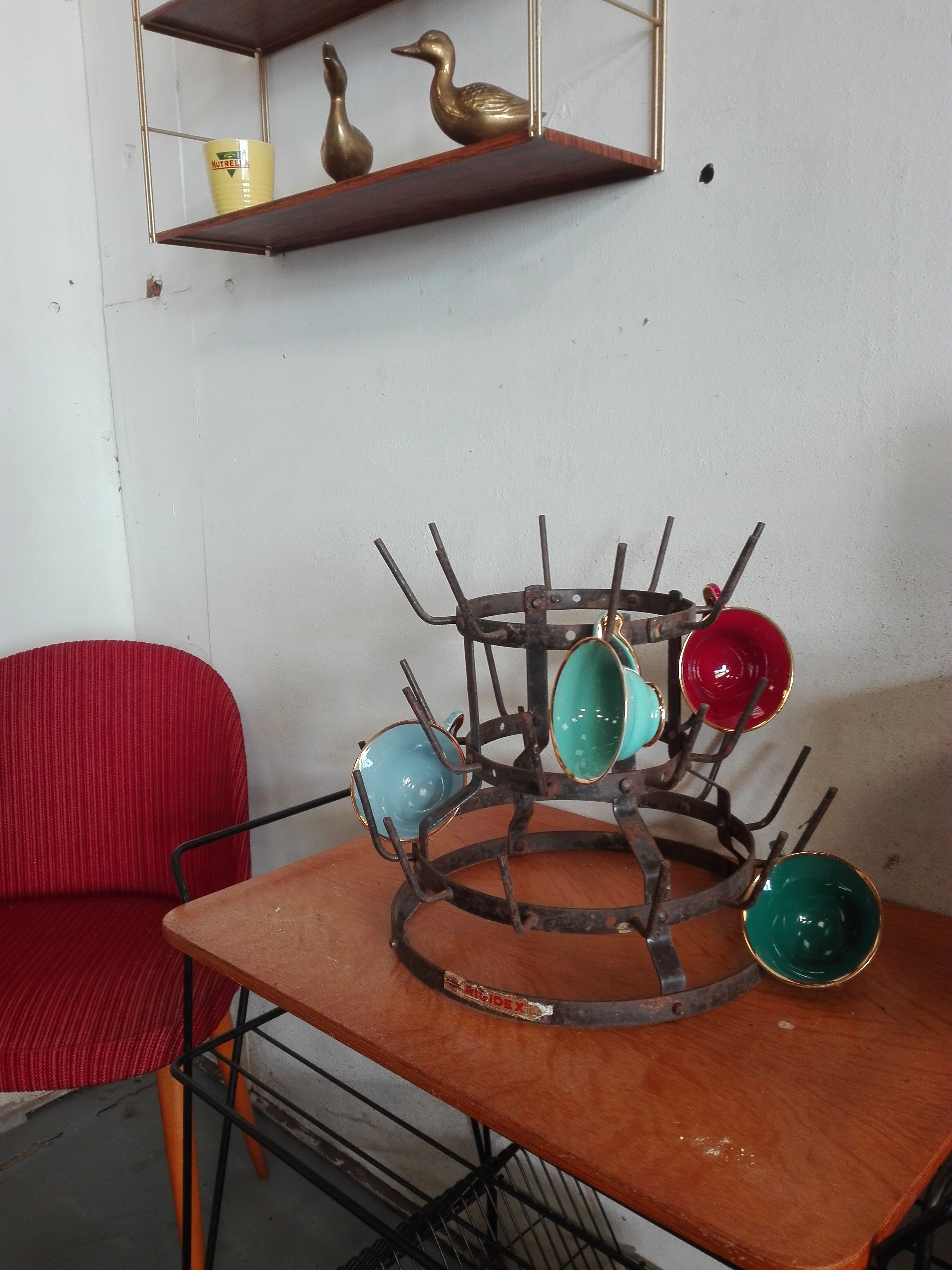 Hedgehog bottle drainer