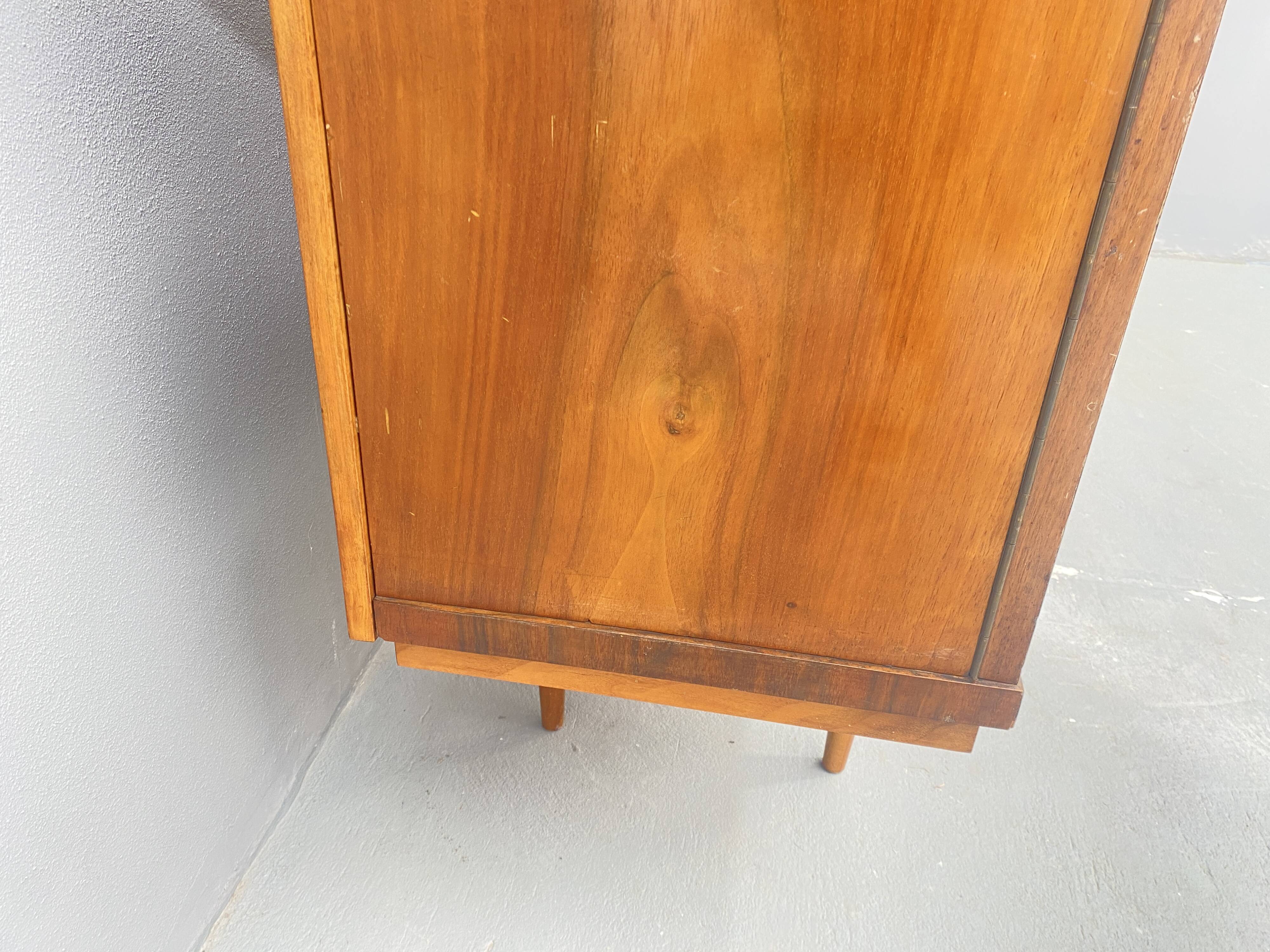 Bureau en noyer du milieu du siècle, années 1970, Tchécoslovaquie