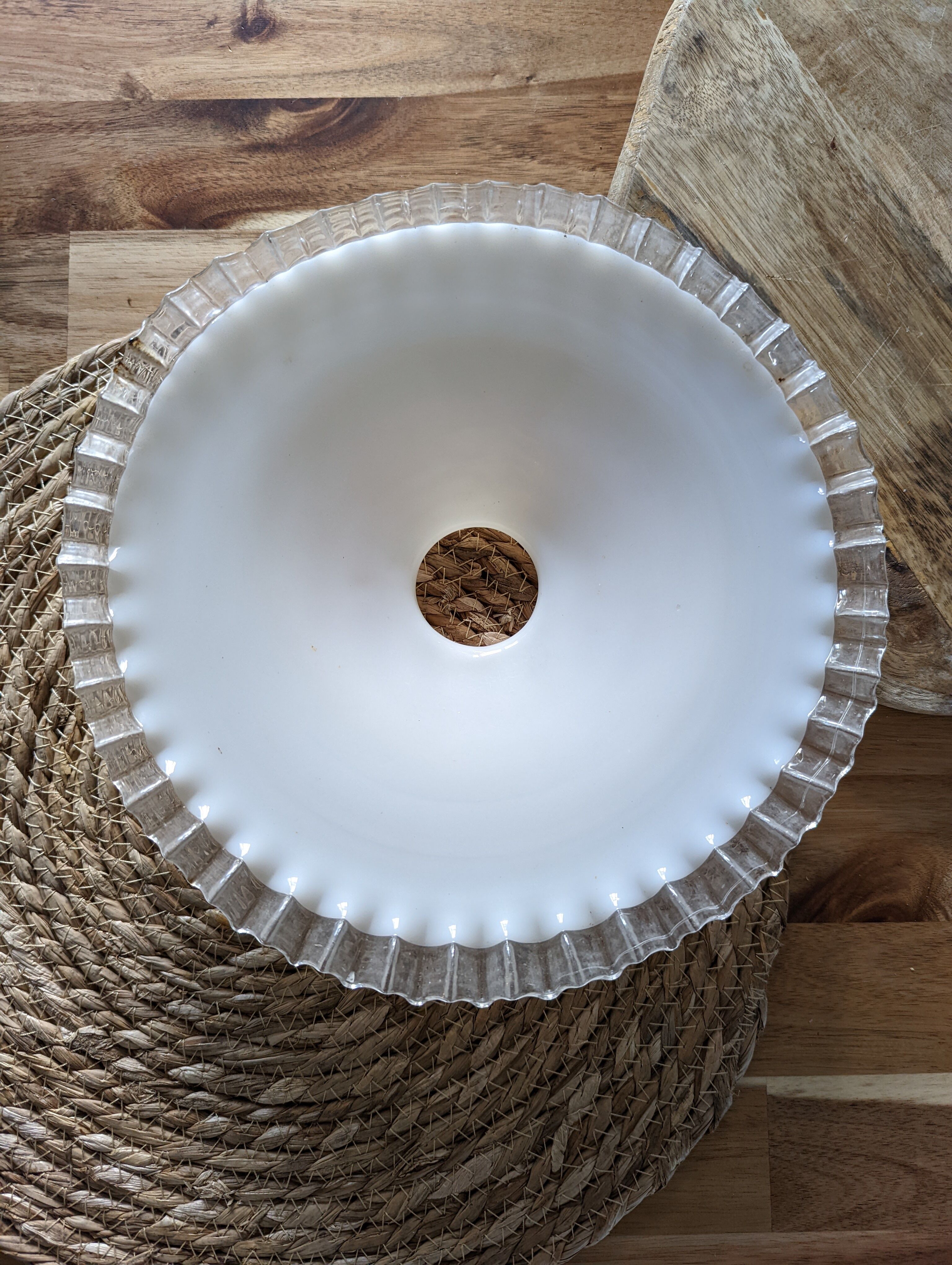 White opaline suspension