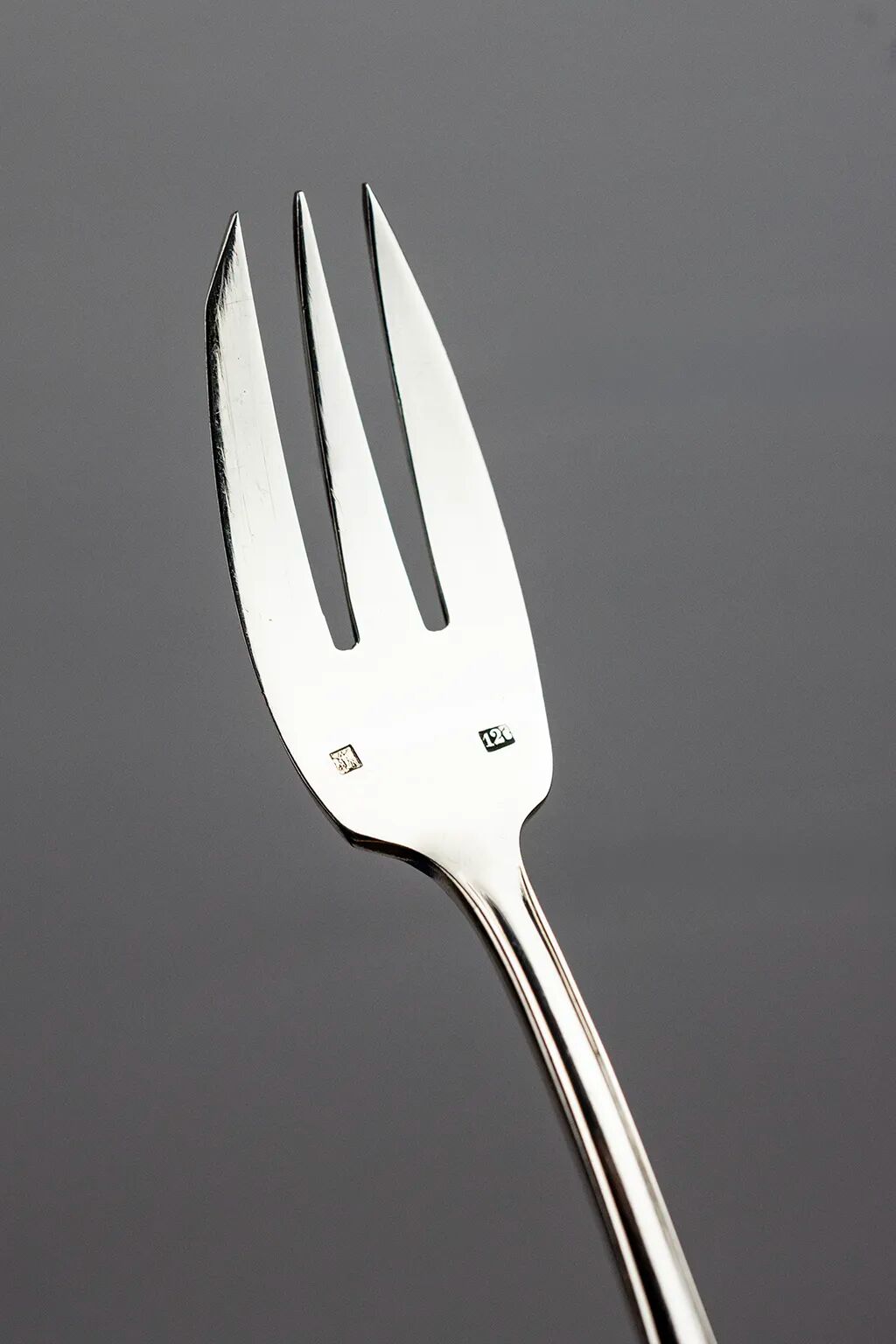 Art Deco silver-plated cake service, shell model, circa 1930.