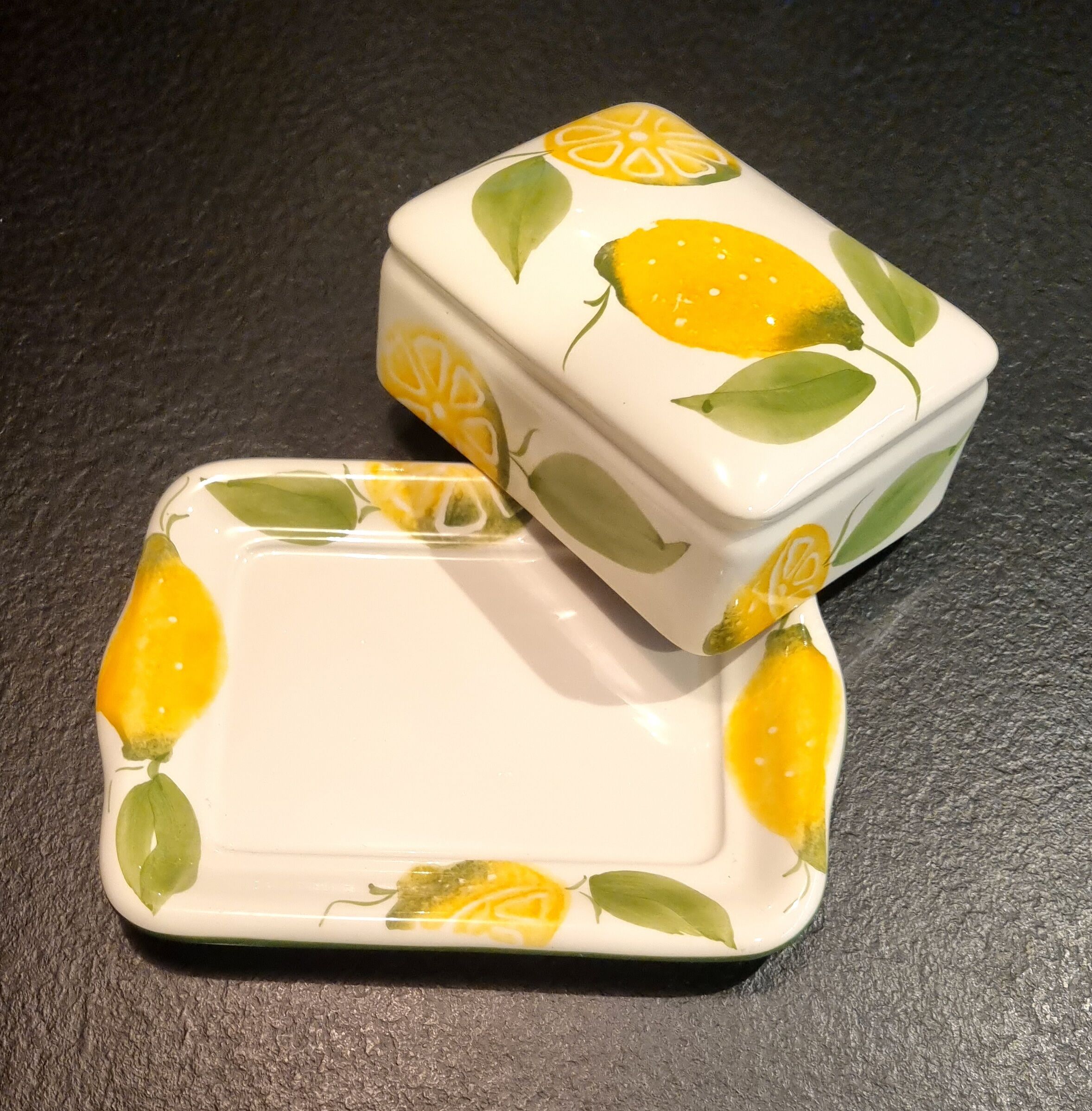 Lemon décor butter dish