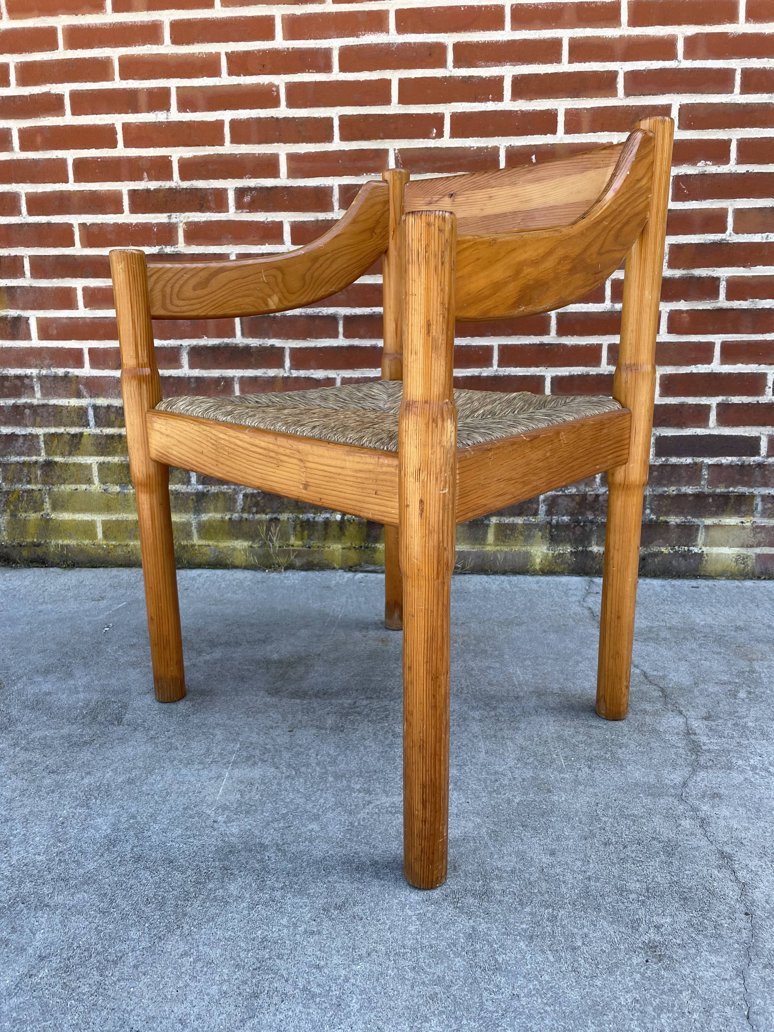 Carimate modèle 892 Vico Magistretti pour Cassina