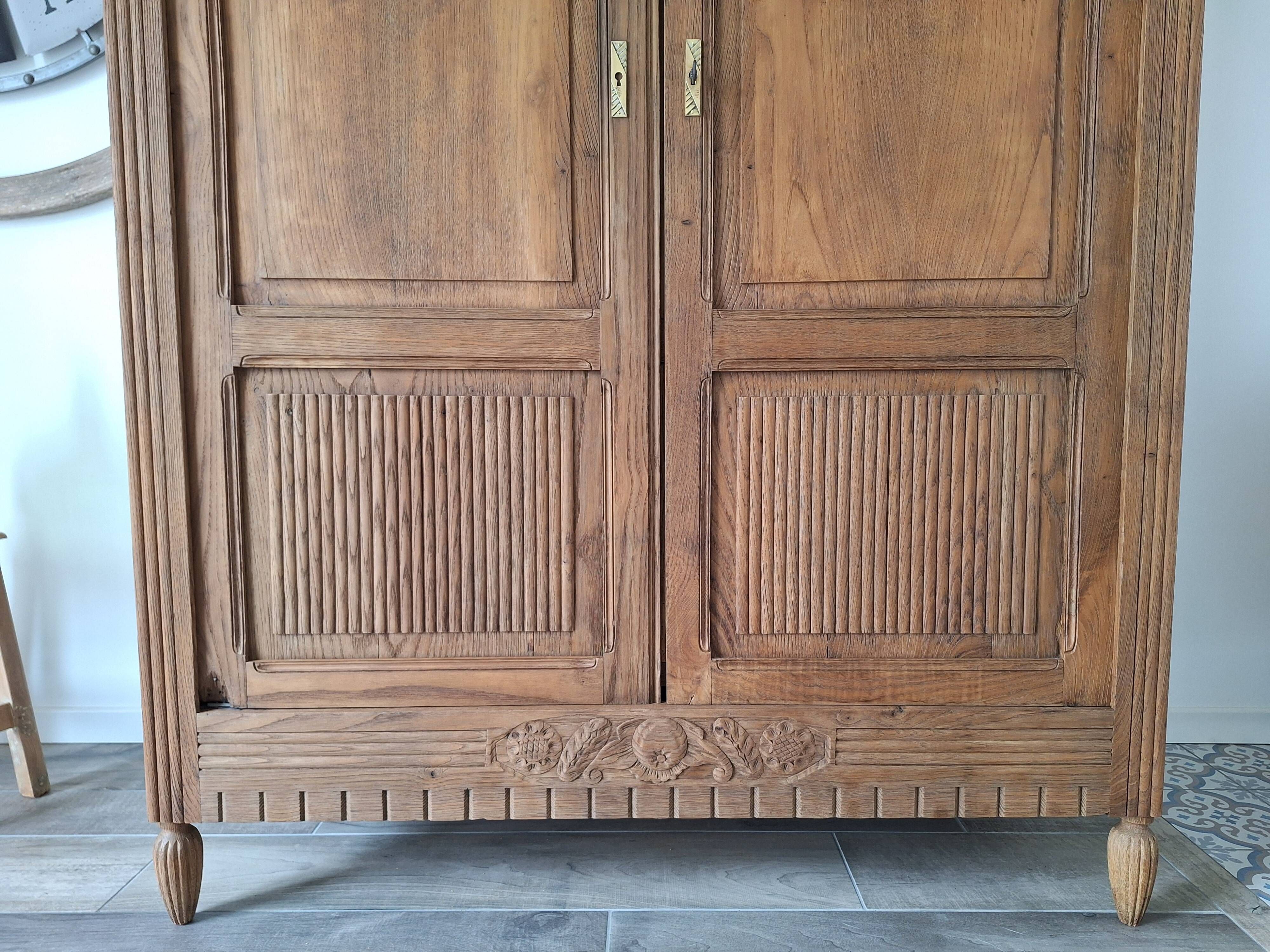Wardrobe, oak linen cupboard from 1920.