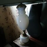 Vintage lamp with white opaline foot