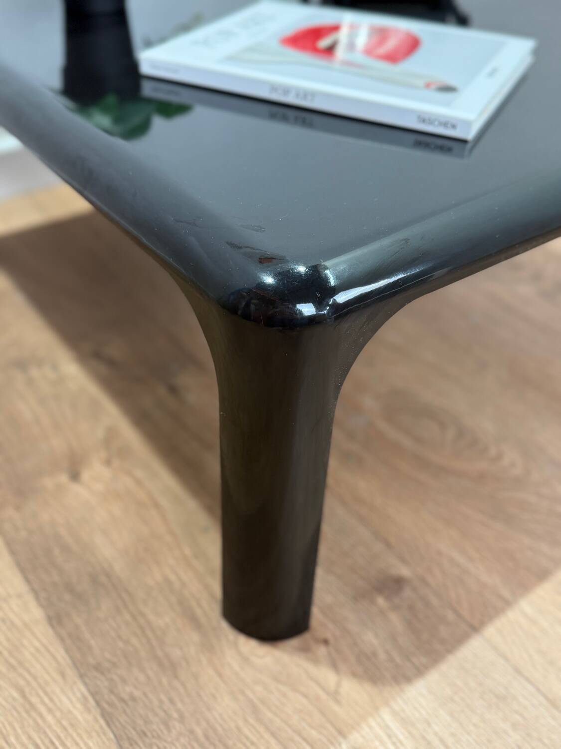 Vico Magistretti coffee table model Demetrio 70 for Artemide