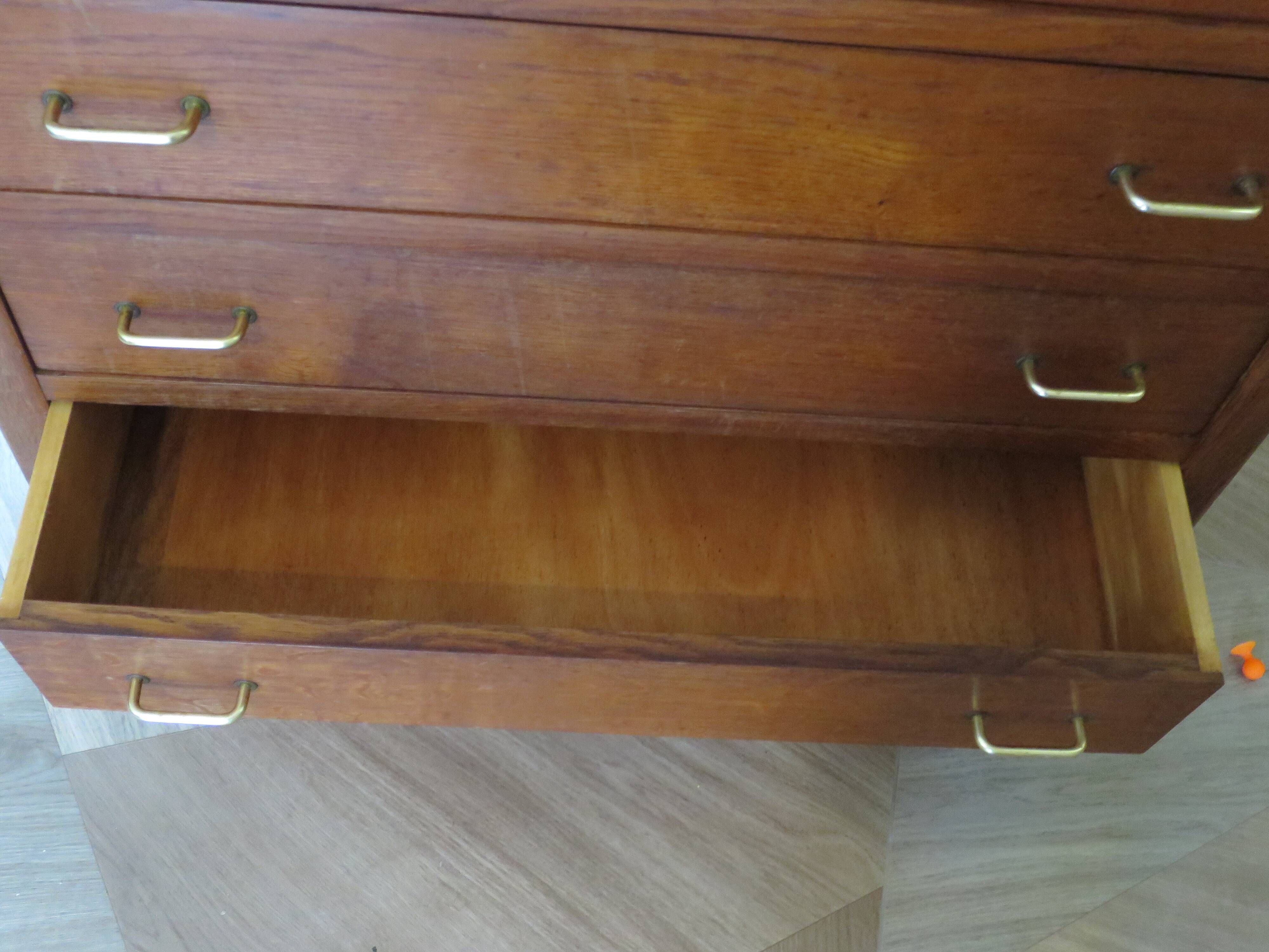 Pretty vintage chest of drawers - 4 drawers - 1960s - refined Scandinavian style - medium oak color