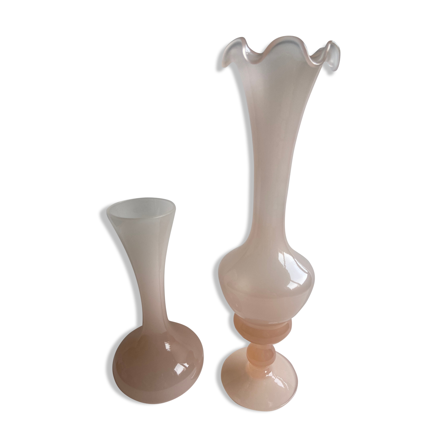 Paire de vases en opaline rose
